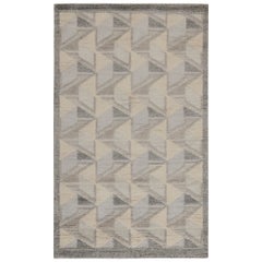 Rug & Kilim's Teppich im skandinavischen Stil in Elfenbein, Grau und Blau Geometrisches Muster