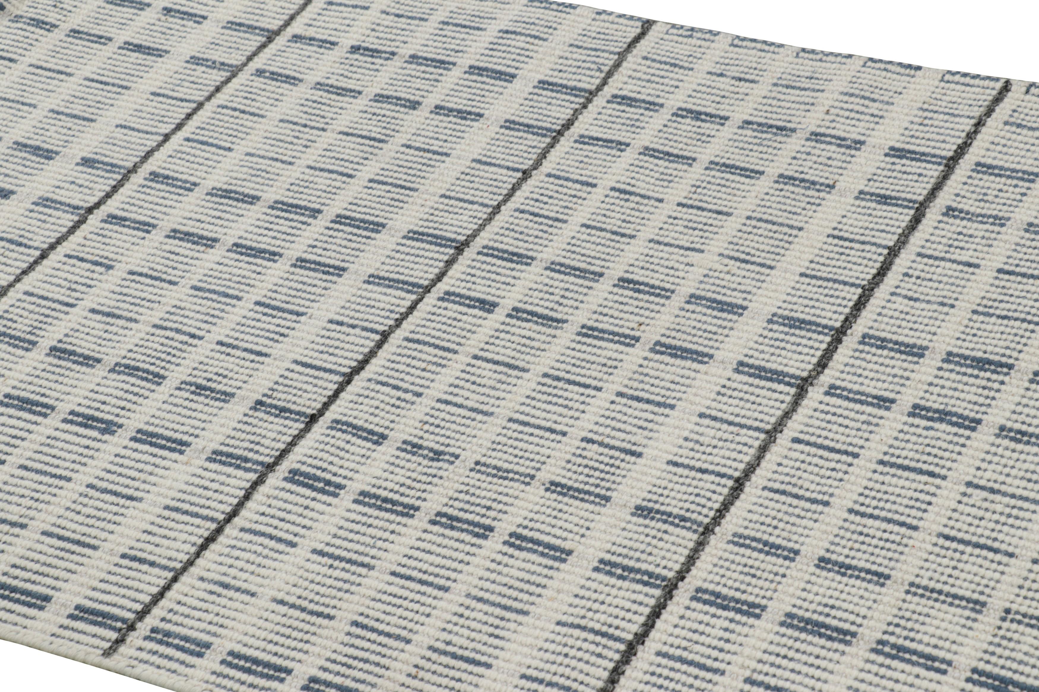 Dieser handgewebte Flachgewebe-Teppich aus Wolle mit einer Größe von 3x5 gehört zu einer besonderen Linie unserer skandinavischen Flachgewebe mit dem Namen Smart Loom, die für ihre Komplexität und eine interessante zeitgenössische Herangehensweise