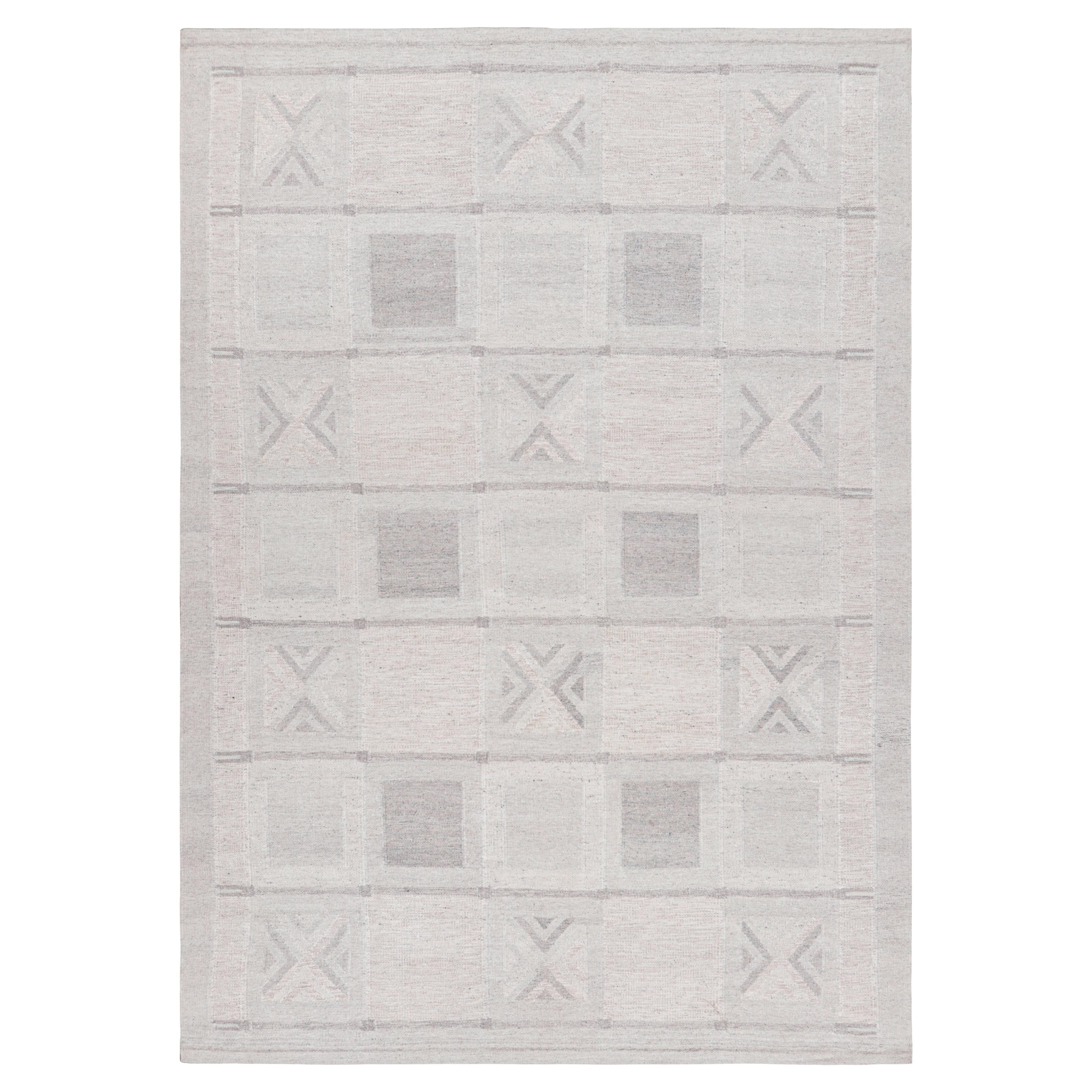 Rug & Kilim's Teppich im skandinavischen Stil in Hellgrau mit geometrischen Mustern
