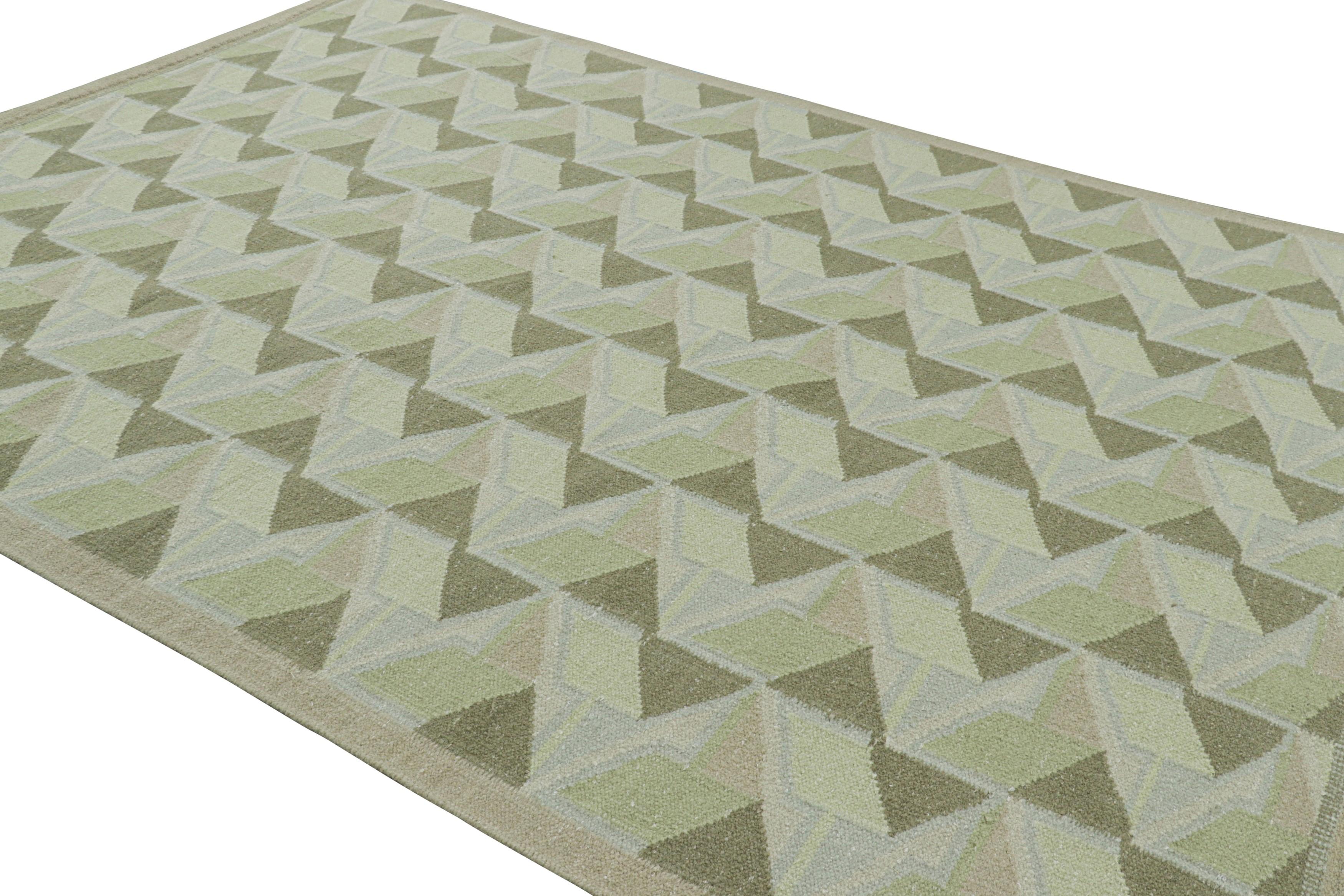 Tissé à la main Rug & Kilim's Scandinavian Style Rug in Light Green with Geometric Patterns (tapis de style scandinave en vert clair avec des motifs géométriques) en vente