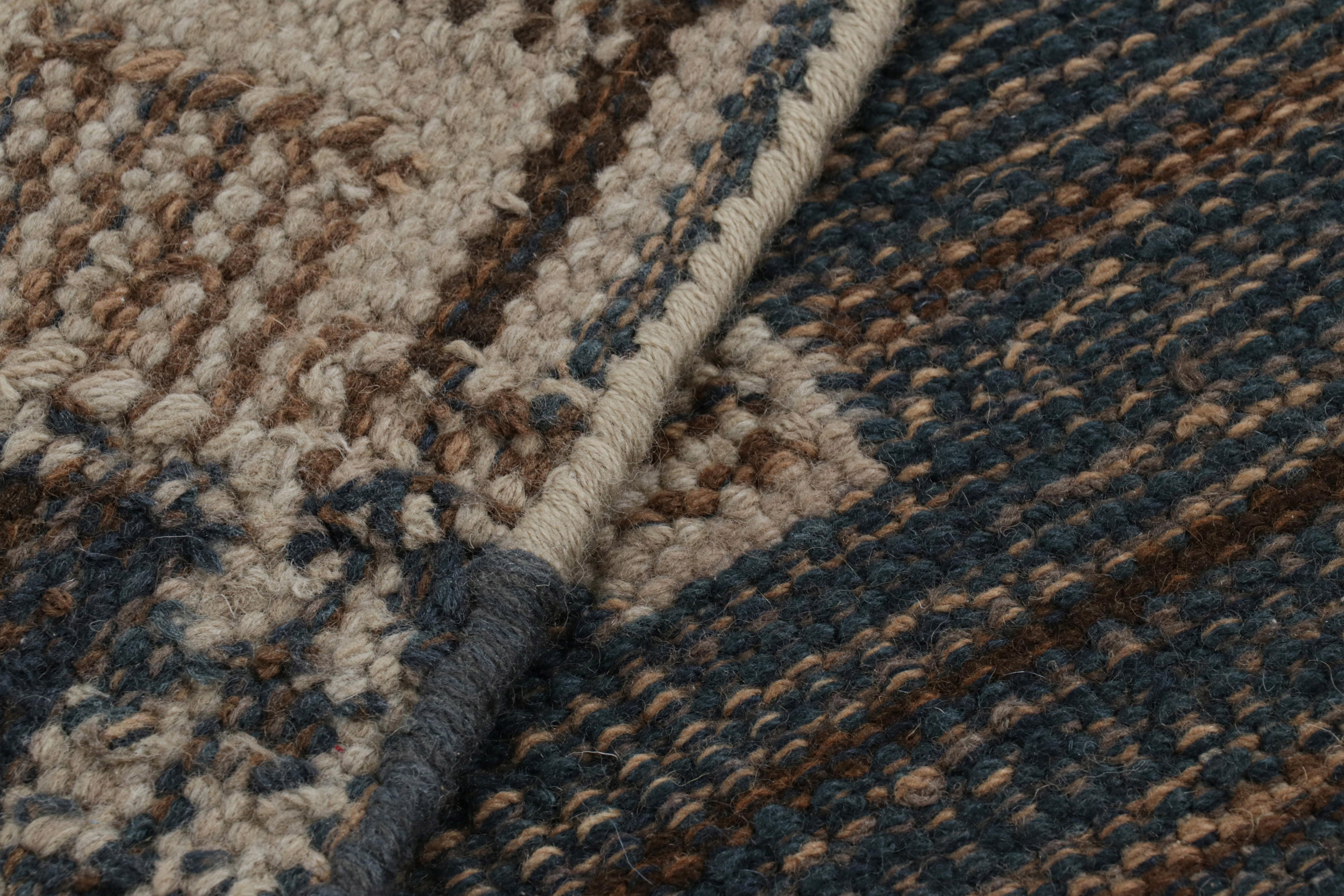 Laine Rug & Kilim's Scandinavian Style Rug in Navy Blue with Brown Geometric Patterns (tapis de style scandinave en bleu marine avec des motifs géométriques bruns) en vente