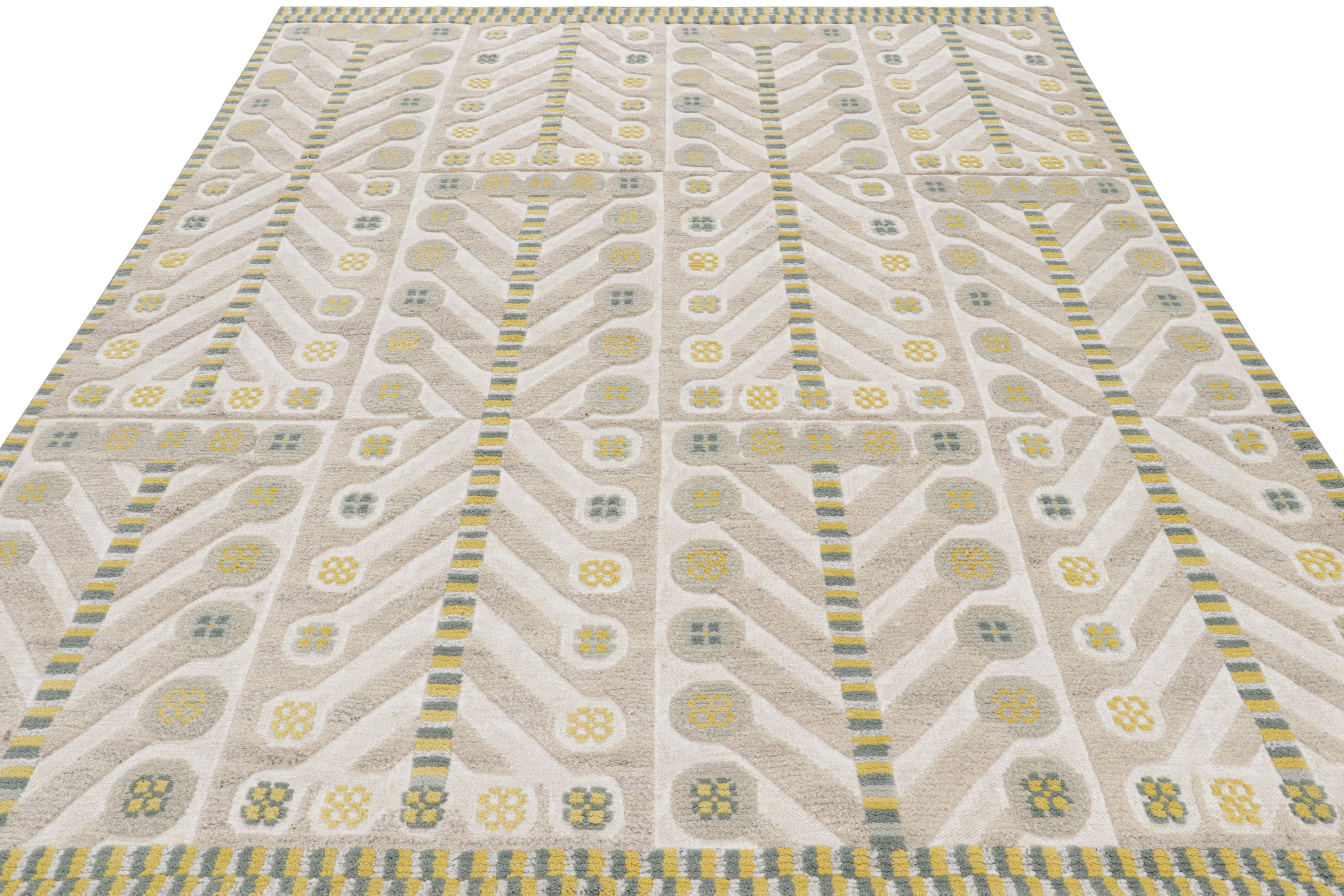 Annodato a mano Rug & Kilim è un tappeto in stile scandinavo con motivi geometrici in bianco e beige. in vendita