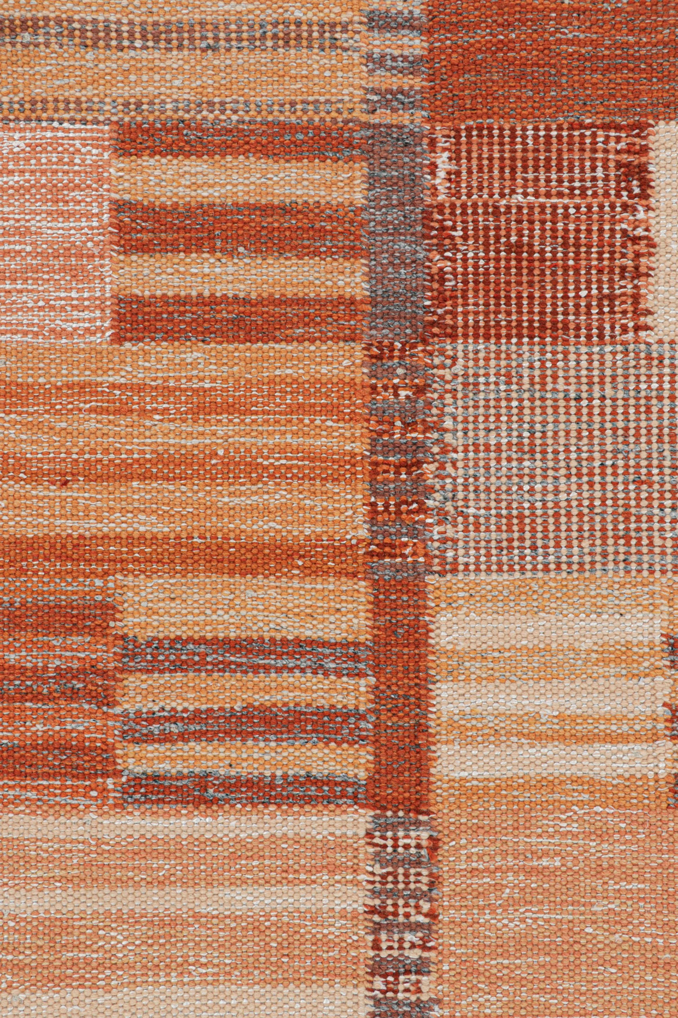 Moderno Rug & Kilim: tappeto in stile scandinavo in arancione e rosa con motivi geometrici in vendita