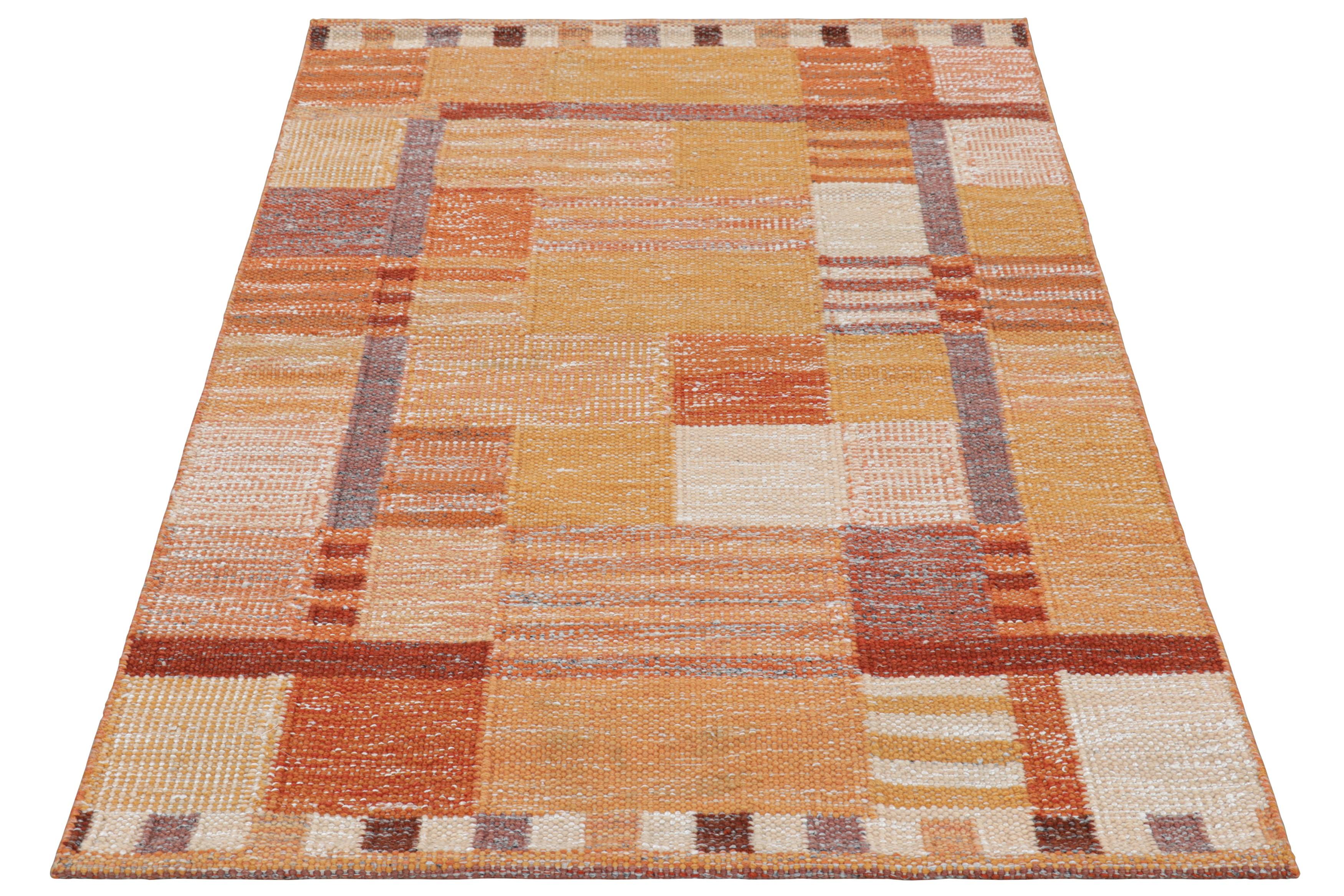 Indiano Rug & Kilim: tappeto in stile scandinavo in arancione e rosa con motivi geometrici in vendita