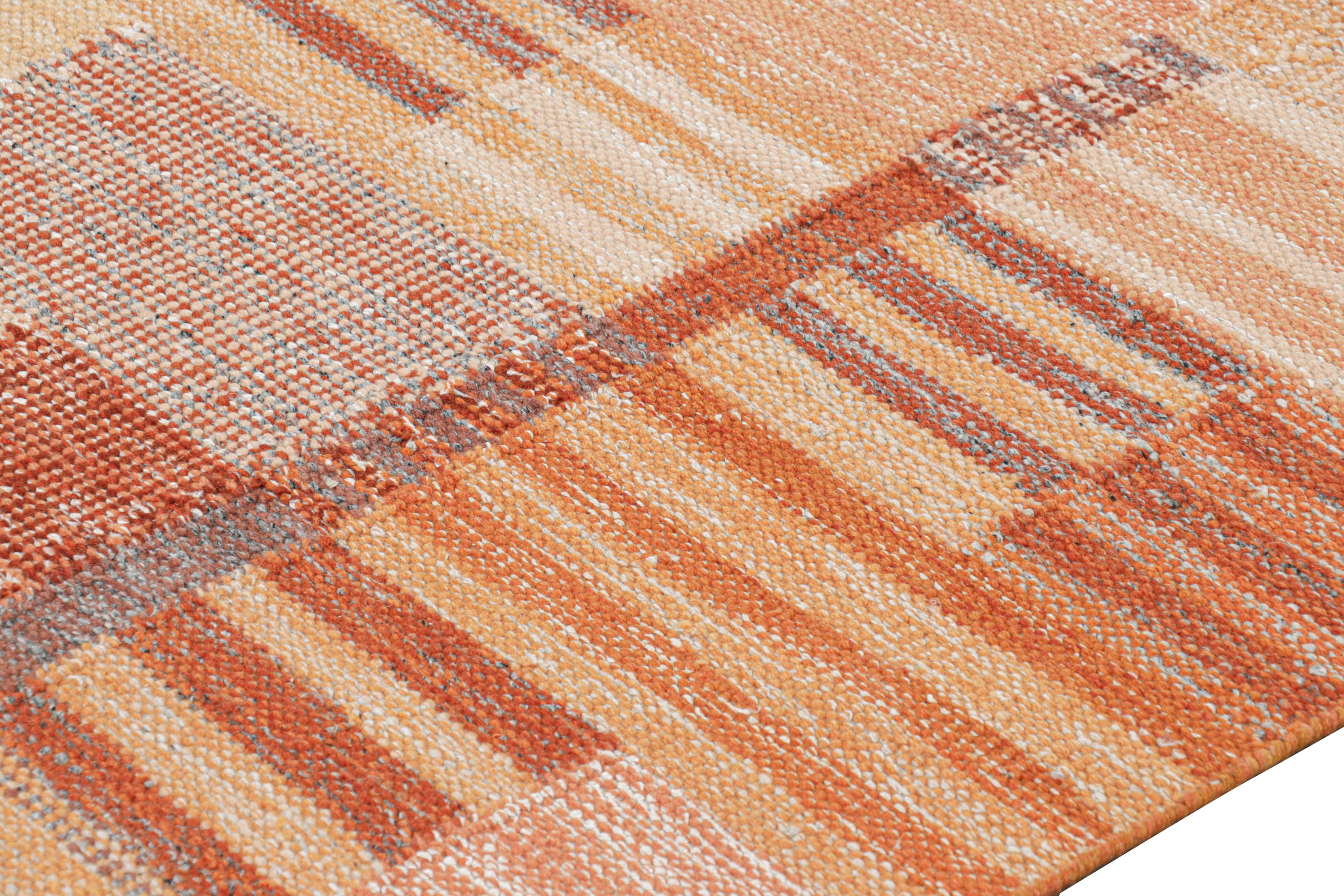 Rug & Kilim: tappeto in stile scandinavo in arancione e rosa con motivi geometrici In condizioni Nuovo in vendita a Long Island City, NY