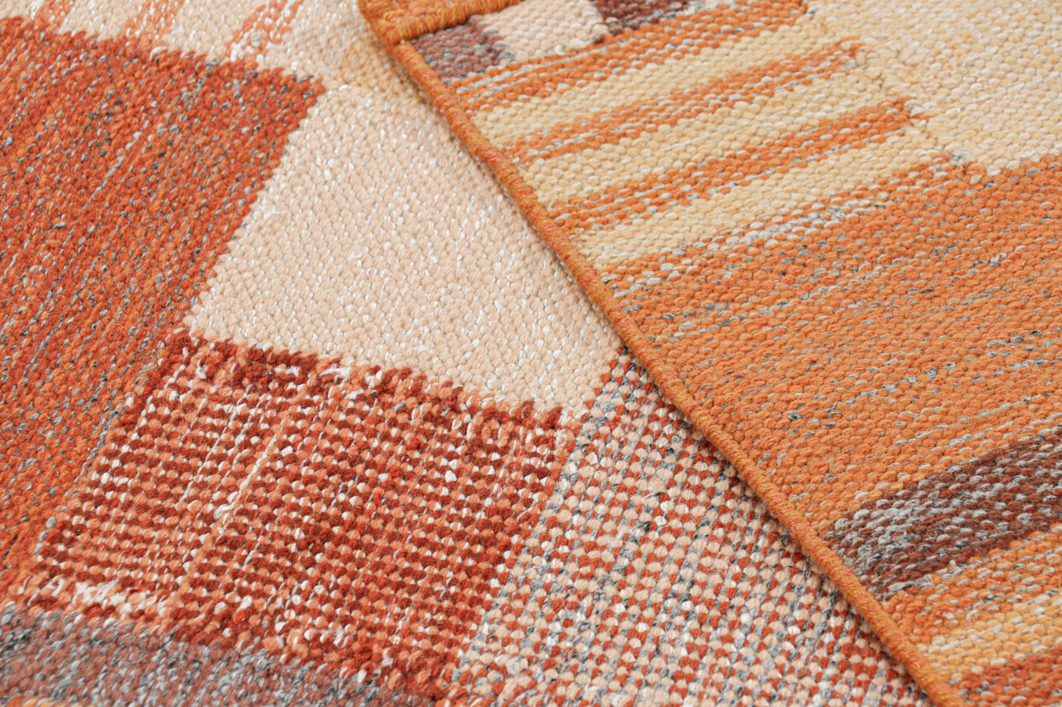 XXI secolo e contemporaneo Rug & Kilim: tappeto in stile scandinavo in arancione e rosa con motivi geometrici in vendita