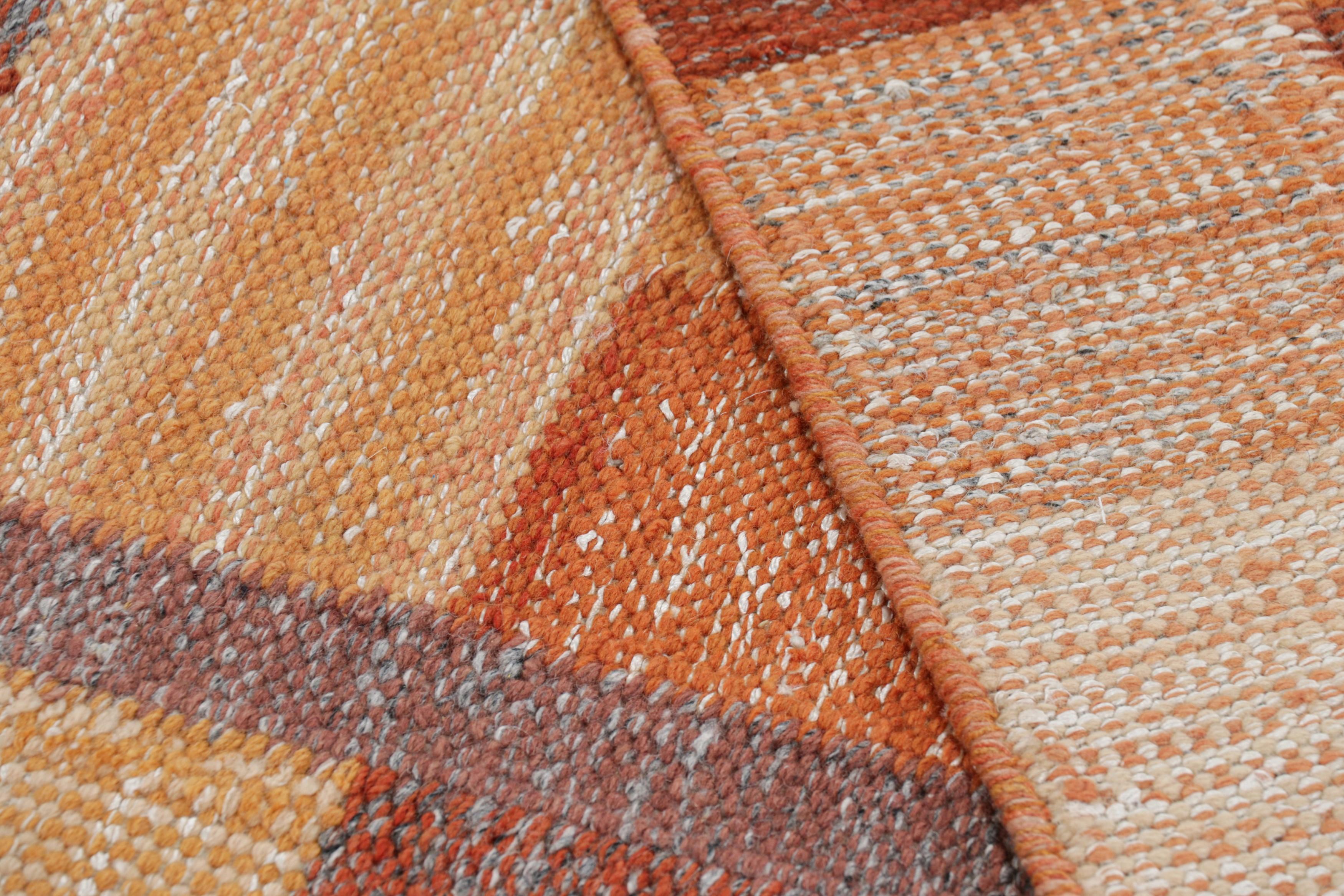XXI secolo e contemporaneo Rug & Kilim: tappeto in stile scandinavo in arancione e rosa con motivi geometrici in vendita