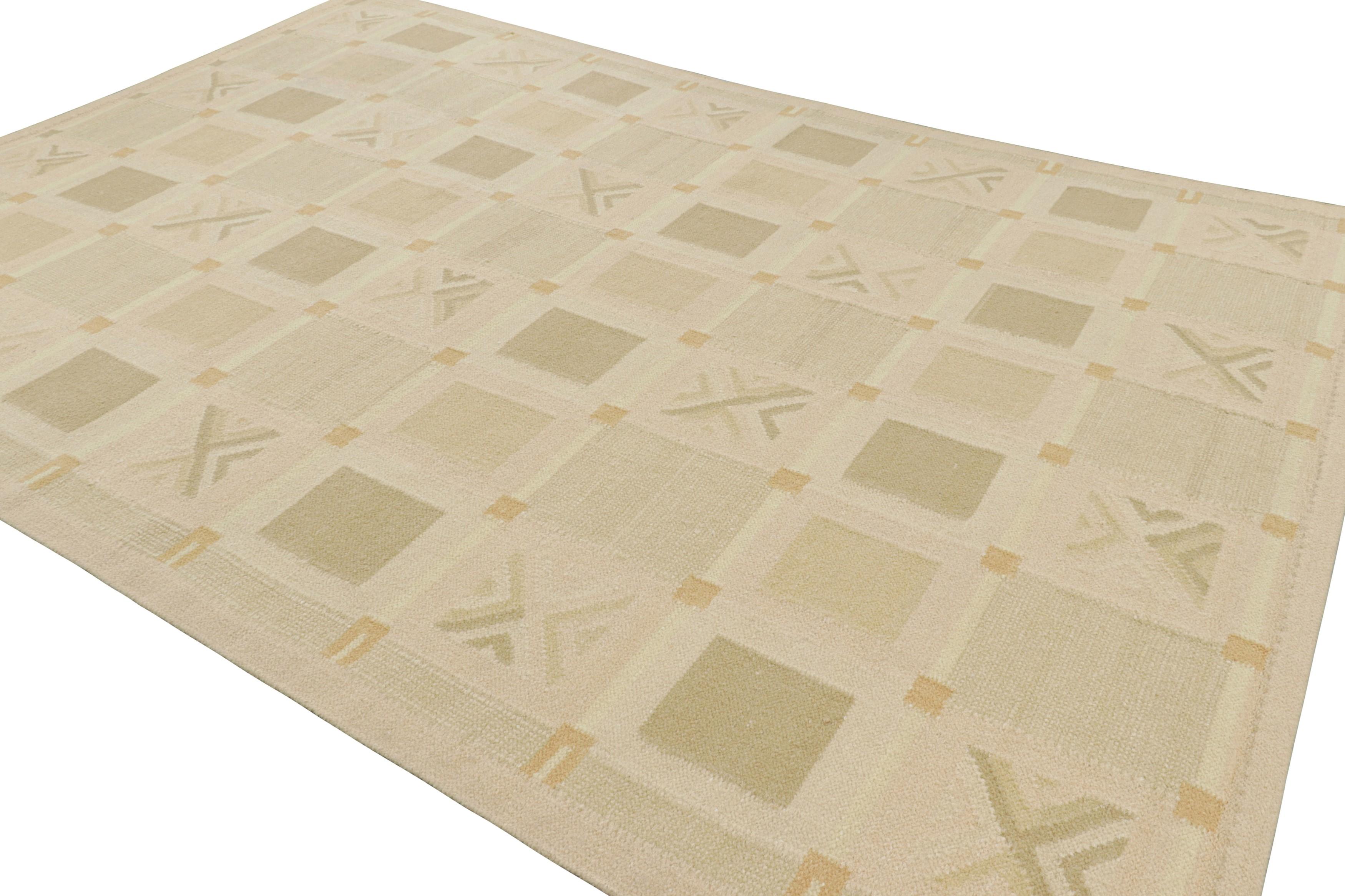 Tessuto a mano Rug & Kilim - Tappeto in stile scandinavo in rosa e crema con motivi geometrici in vendita