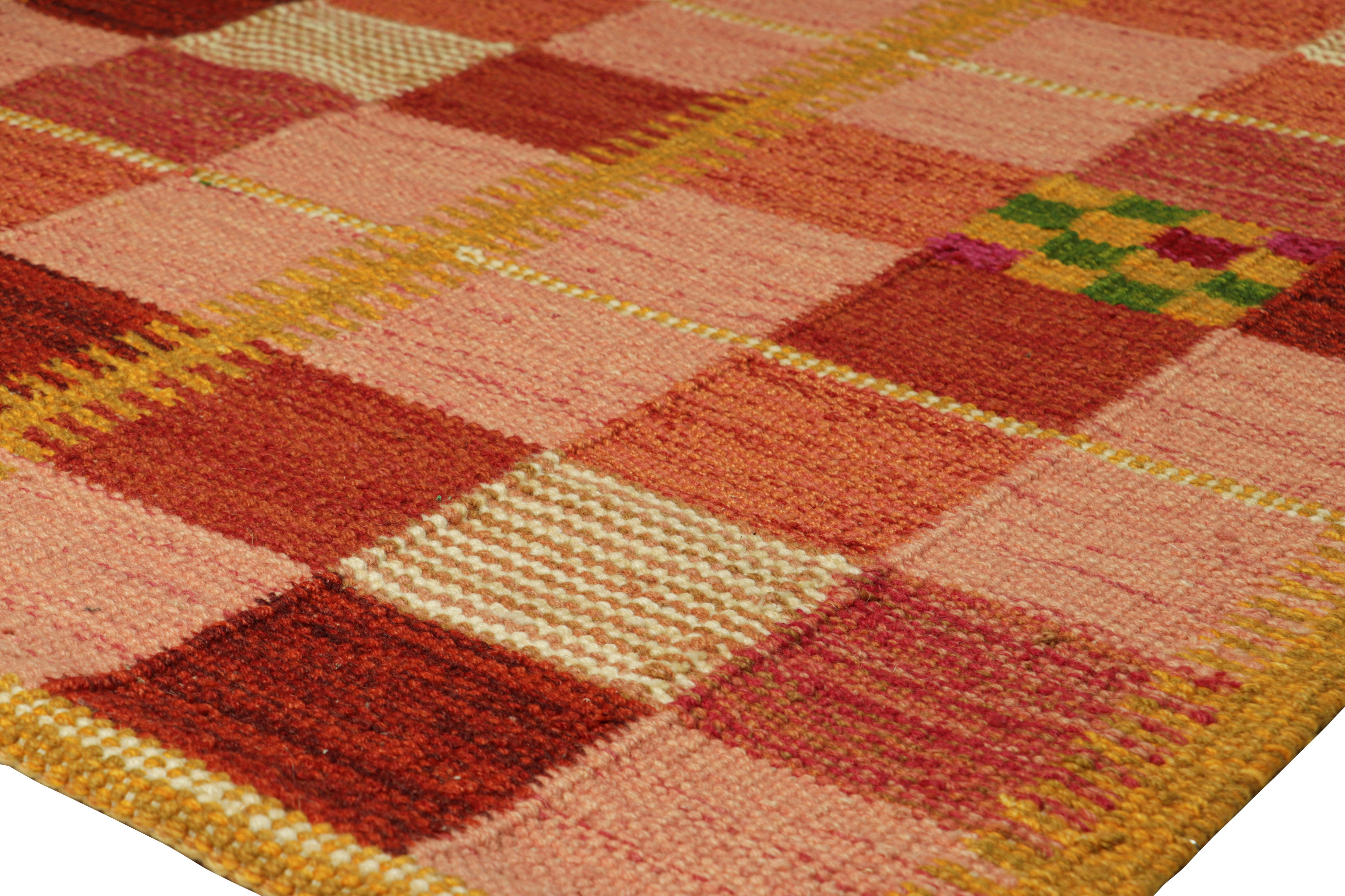 Moderne Tapis de style scandinave rose à motif géométrique coloré de Rug & Kilim en vente