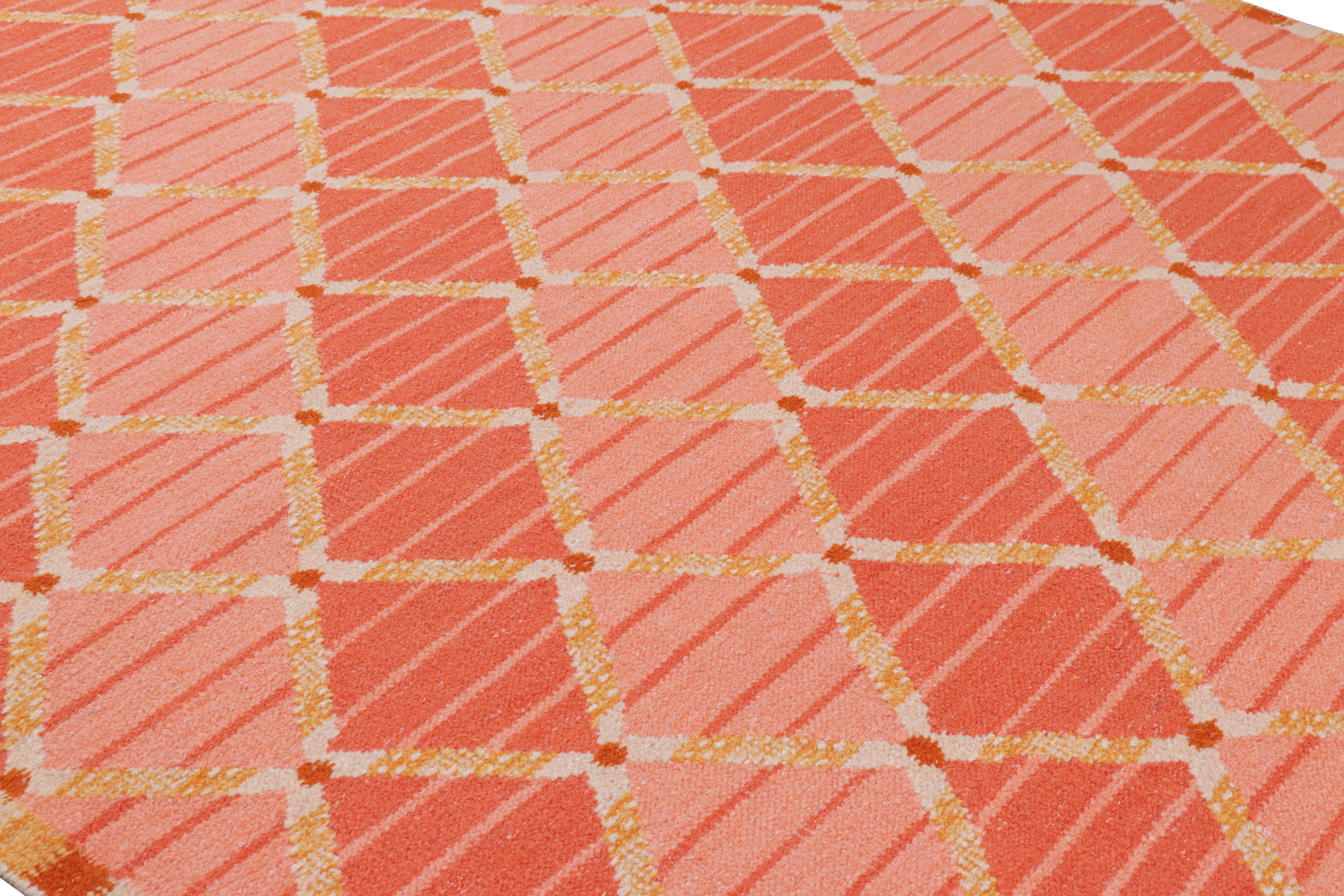 Issu de la Collection Scandinave de Rug & Kilim, ce 8x10 représente une nouvelle texture de tissage plat, tissée à la main dans un mélange de laine et de fils exotiques - une nouvelle texture douce inspirée des fils d'alpaga. 

Sur le design : 

Les