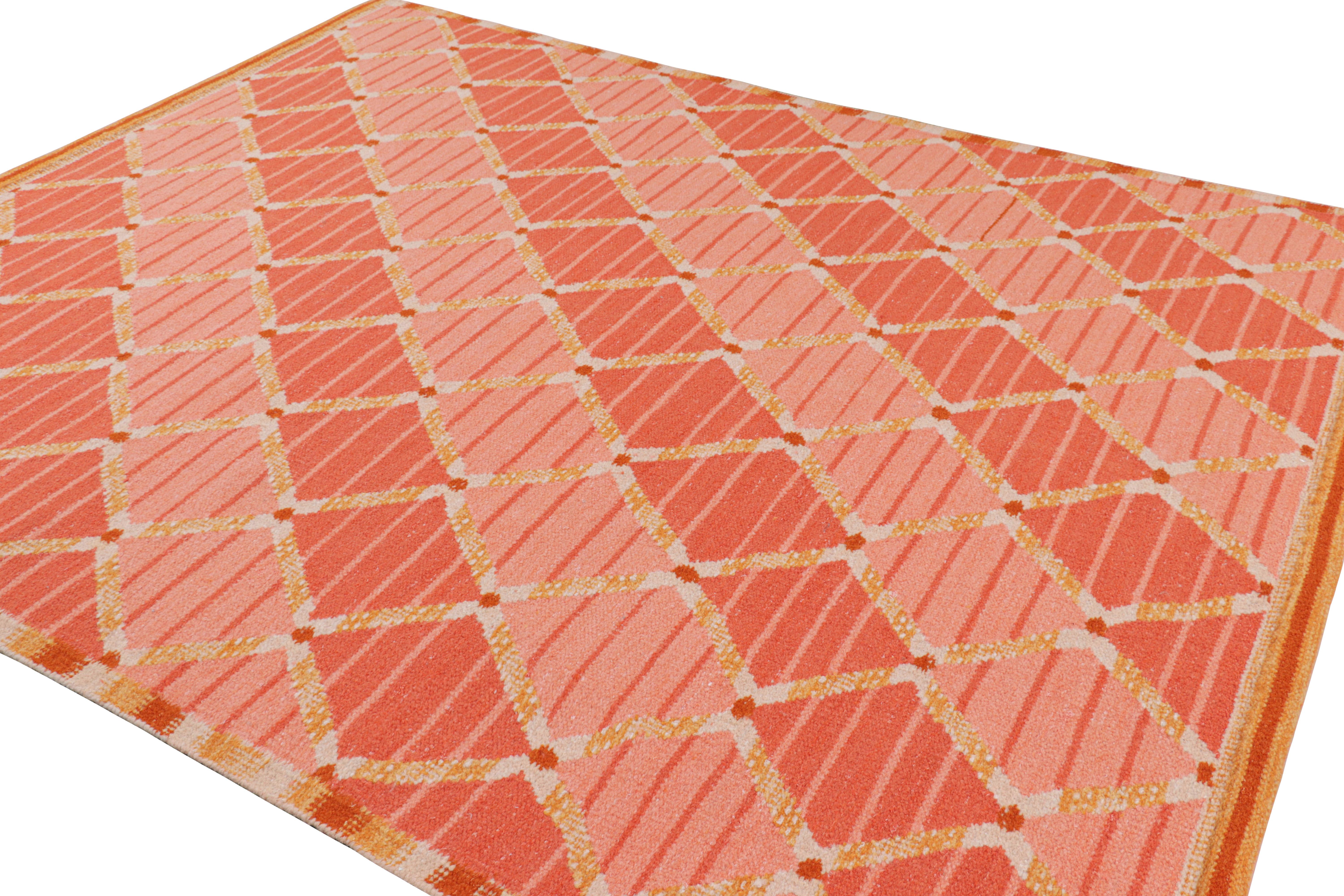 Indien Rug & Kilim's Scandinavian Style Rug in Pink with Geometric Diamond Patterns (tapis de style scandinave en rose avec des motifs géométriques en forme de diamant) en vente
