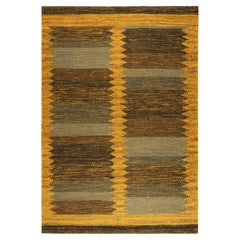 Rug & Kilim: Tappeto in stile scandinavo nei toni del ruggine con motivi geometrici