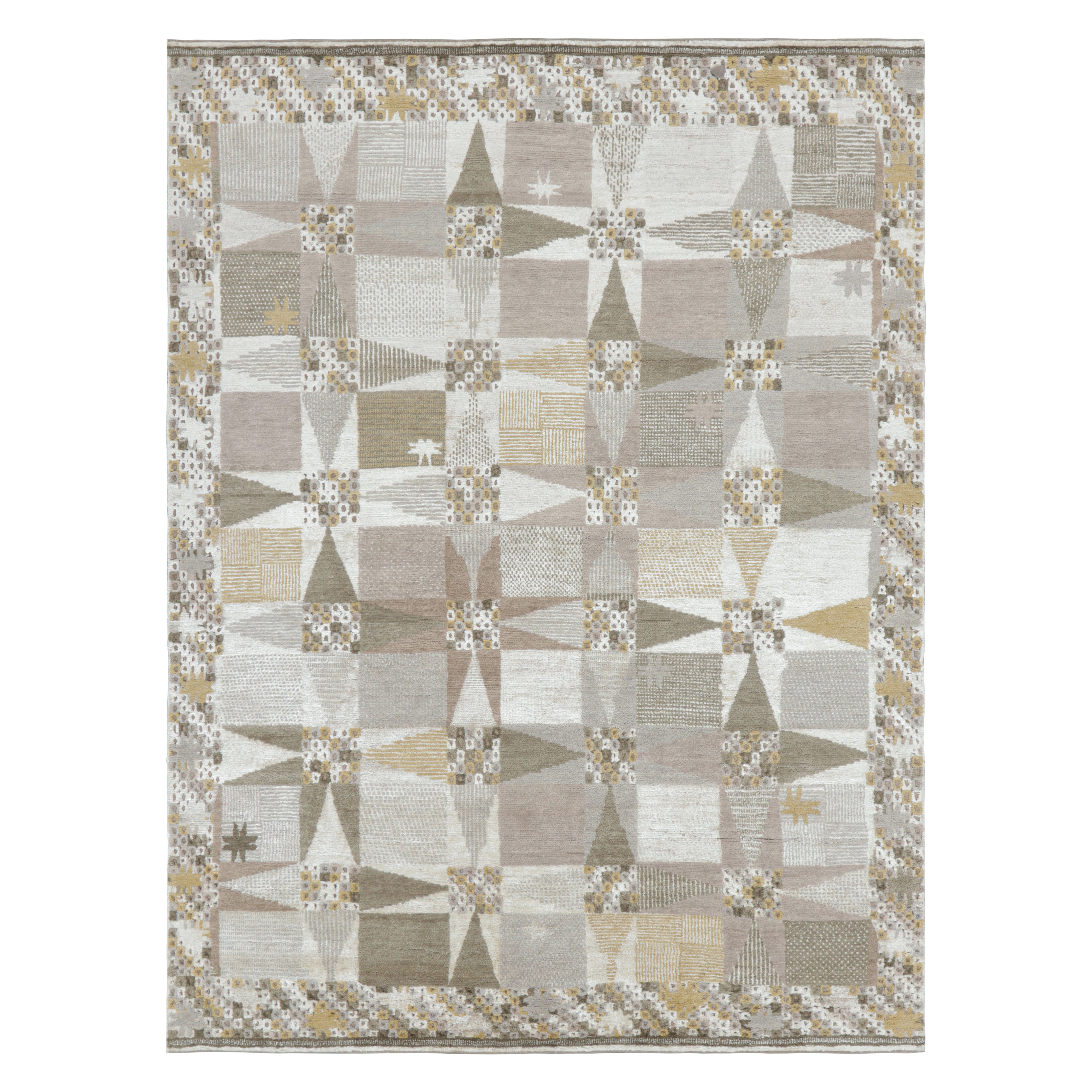 Rug & Kilim’s Scandinavian Style Rug in Silver-Gray and Beige Geometric Pattern