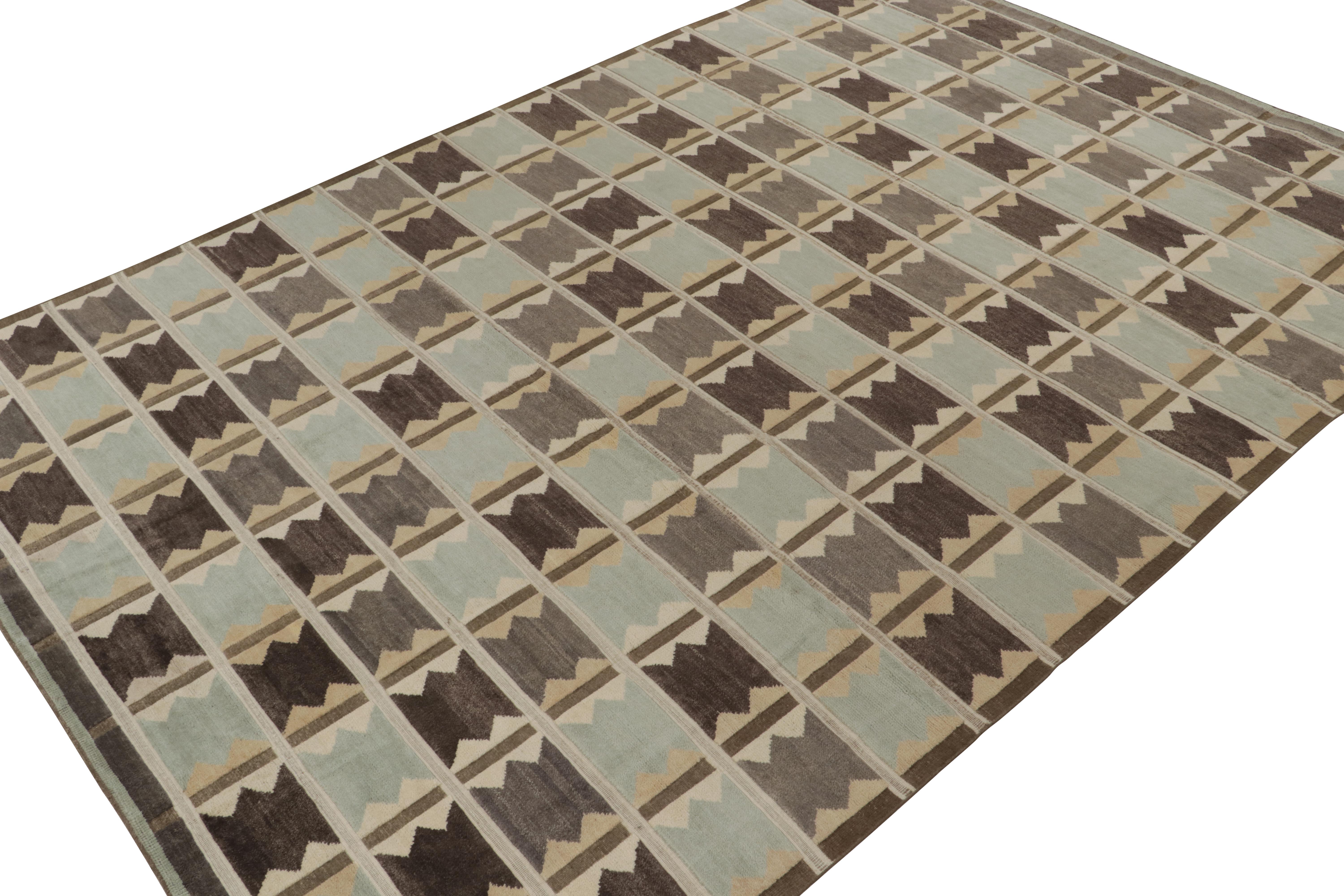 Rug & Kilim's Teppich im skandinavischen Stil in Taupe und Blau mit geometrischen Mustern (Skandinavische Moderne) im Angebot
