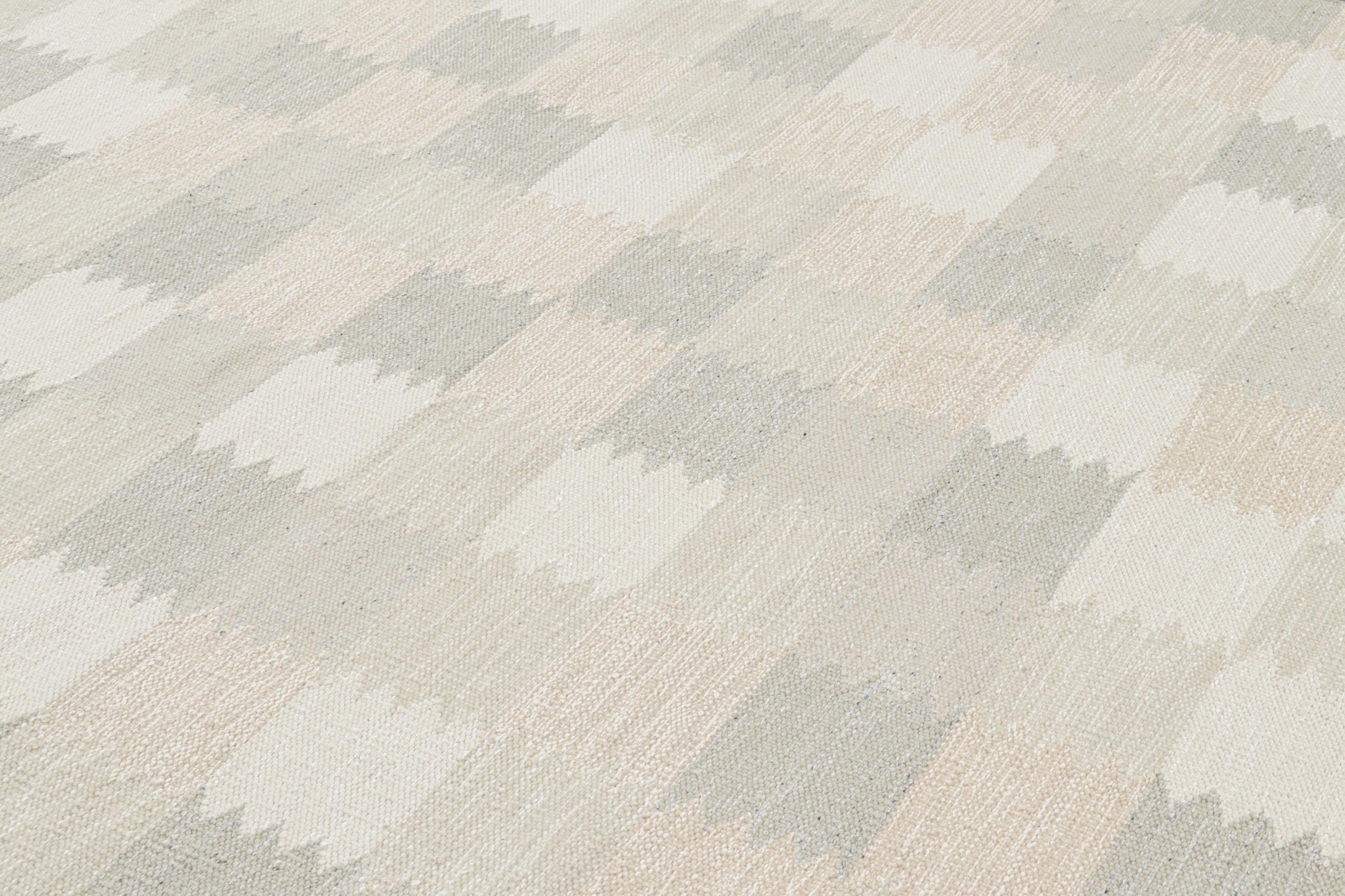 Realizzato in lana intrecciata a mano, questo tappeto 8x10 è un'entusiasmante novità della collezione di tappeti scandinavi di Rug & Kilim: una rivisitazione contemporanea del minimalismo svedese e dei tappeti e tessuti vintage delle tradizioni