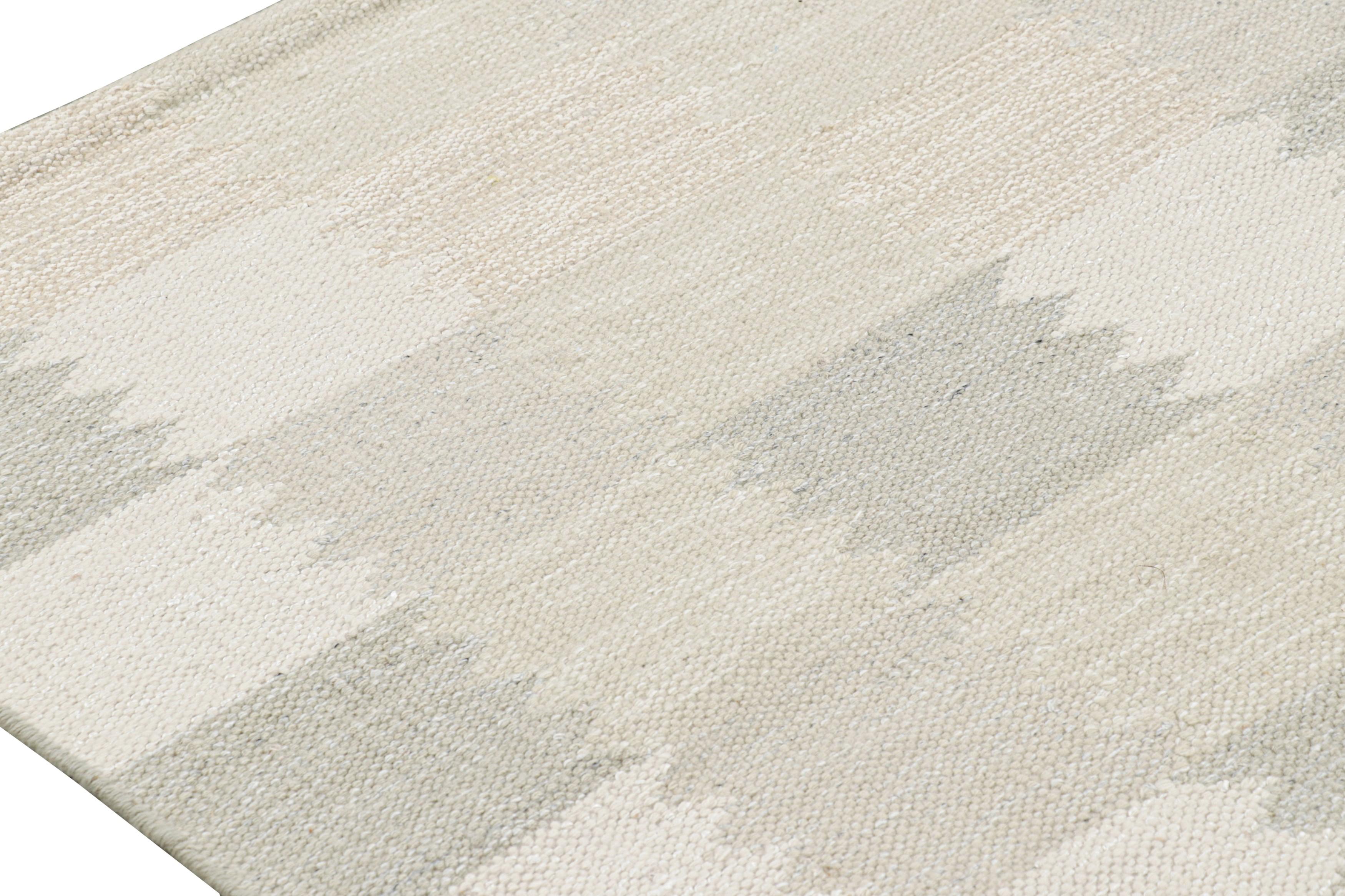 Moderne Tapis de style scandinave à motif géométrique en taupe et blanc de Rug & Kilim en vente