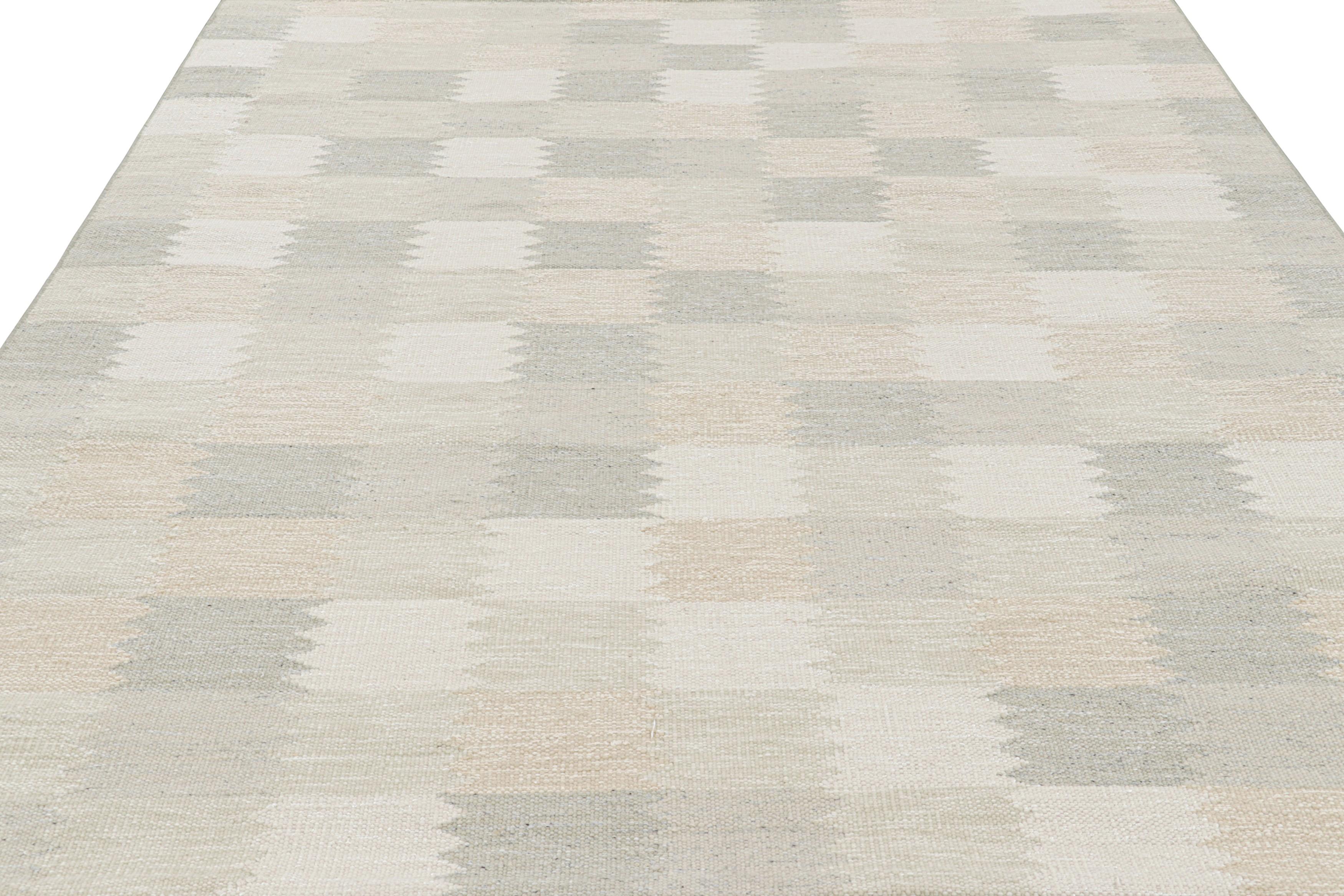 Indiano Rug & Kilim è un tappeto in stile scandinavo di colore grigio e bianco con motivi geometrici. in vendita