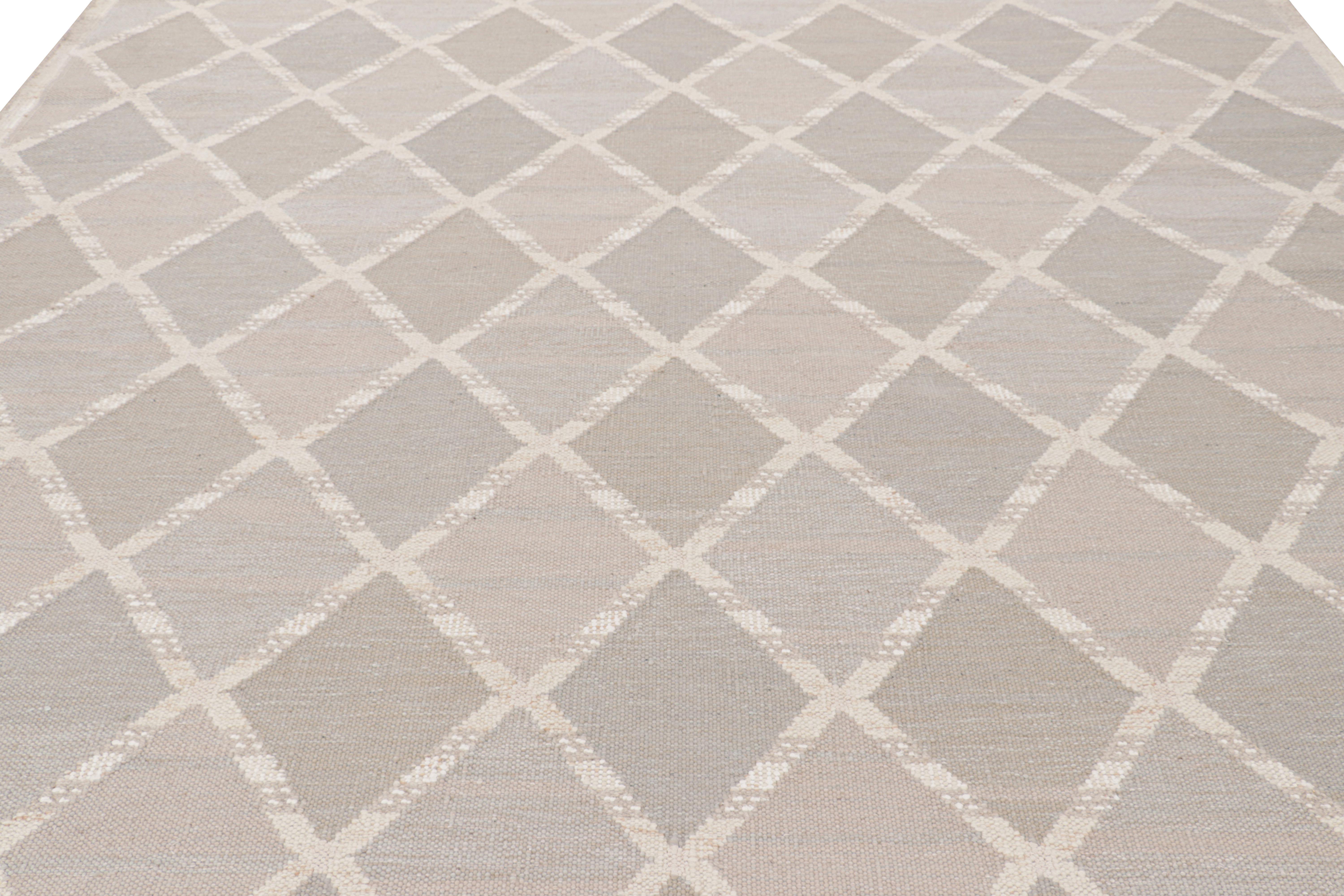 Questo kilim scandinavo 10x14, tessuto a mano in lana, dalla nostra celebre trama piatta della premiata collezione, gode della finezza dell'estetica svedese con un motivo geometrico a rombi. 

Sul design: 

Gli ammiratori dell'artigianato potranno