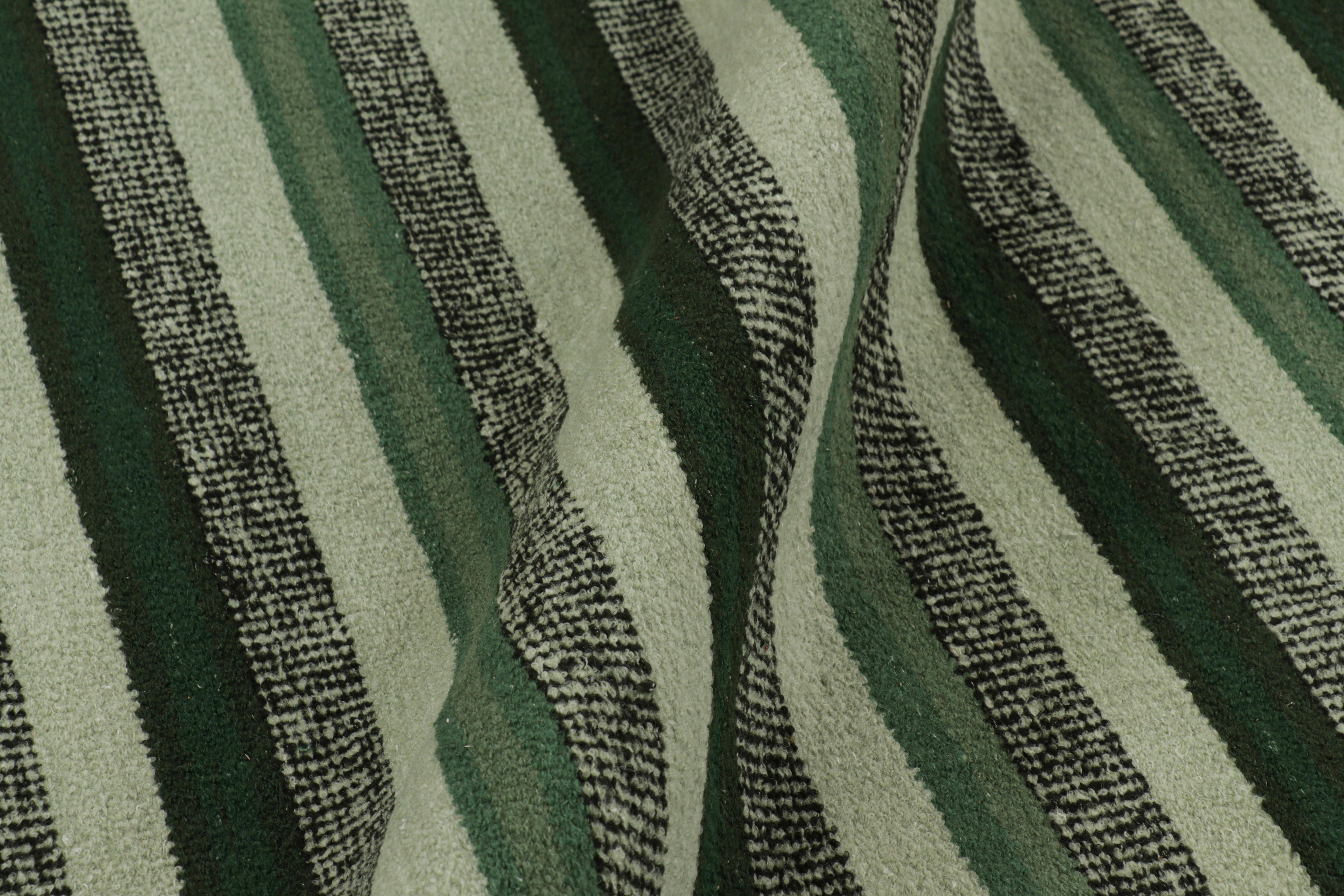 Rug & Kilim's Teppich im skandinavischen Stil in Petrol und Schwarz mit geometrischen Streifen im Zustand „Neu“ im Angebot in Long Island City, NY