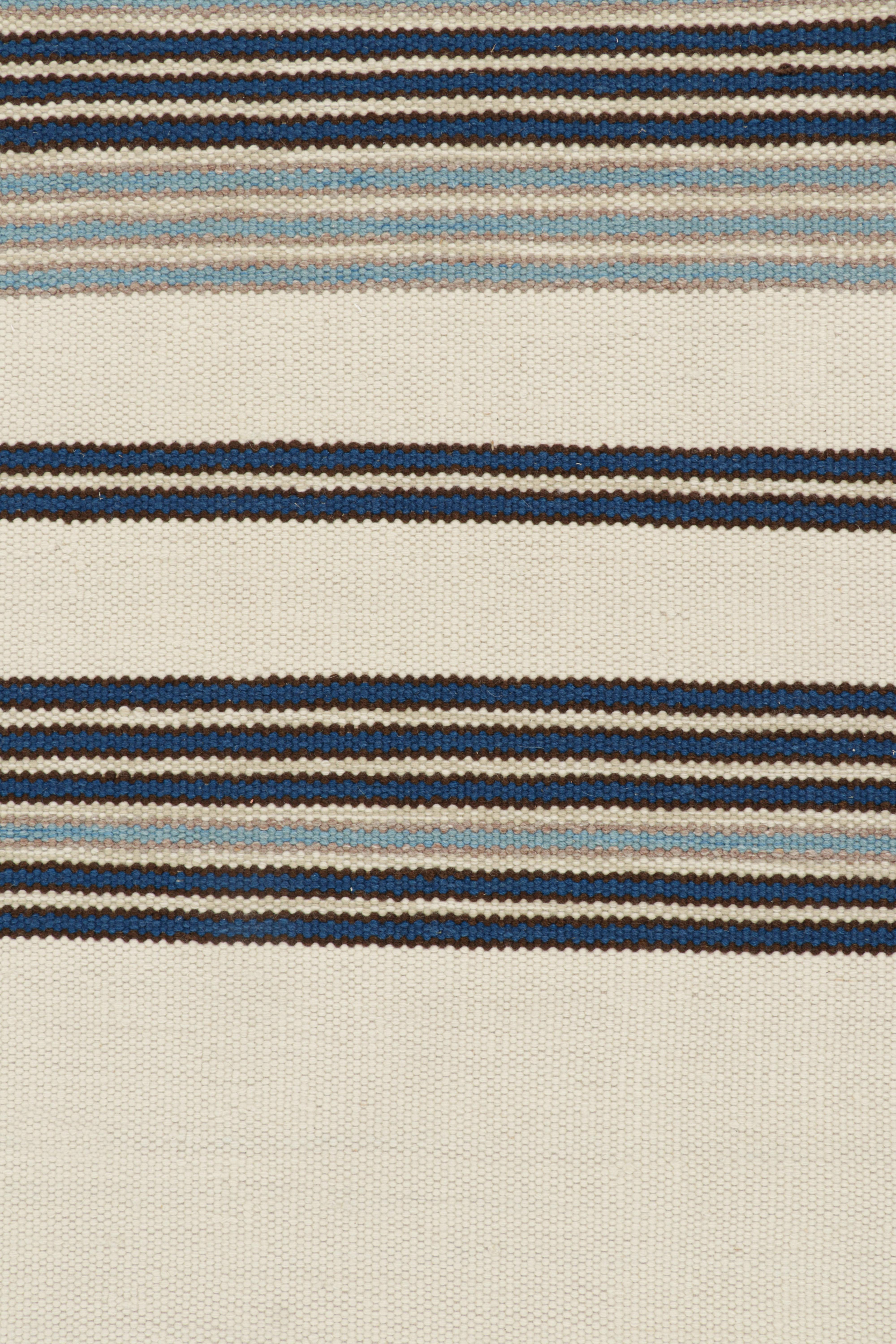 Alfombra de estilo escandinavo Rug & Kilim en blanco y gris con rayas geométricas en Nuevo estado para la venta en Long Island City, NY