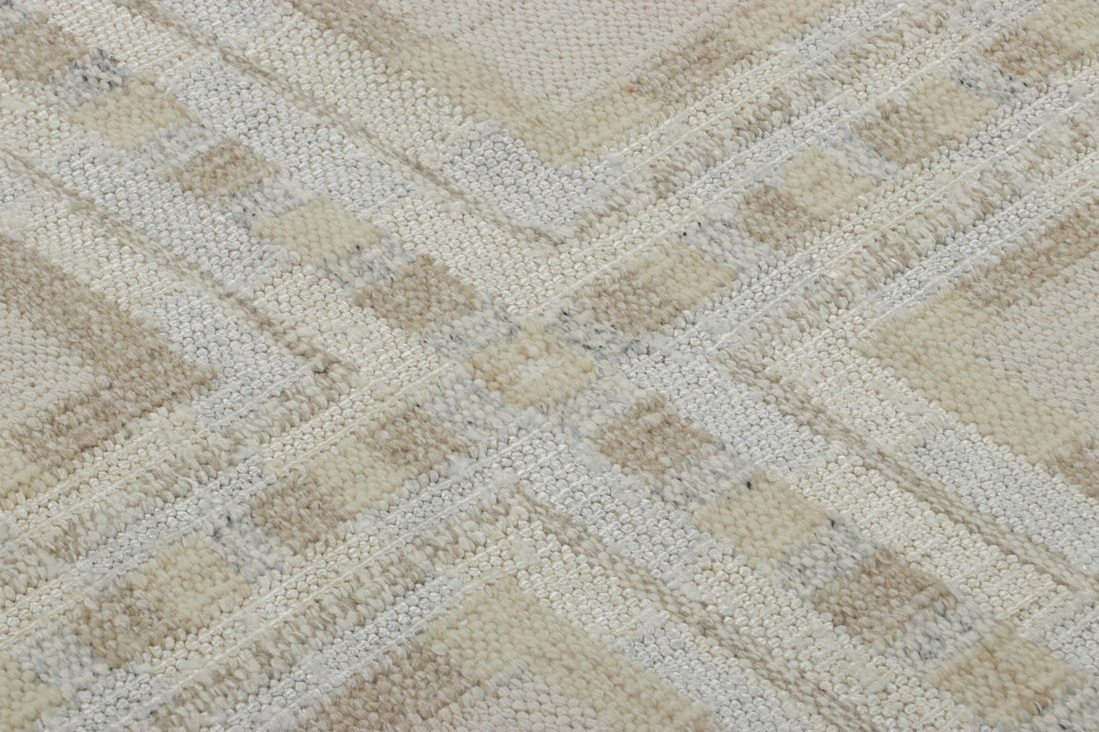 Dieses 10x14 große Flachgewebe aus handgewebter Wolle und Seide ist eine kühne, elegante neue Linie der preisgekrönten skandinavischen Collection'S von Rug & Kilim, die als Hommage an die Kollaboration, die hinter dieser Textur steht, liebevoll