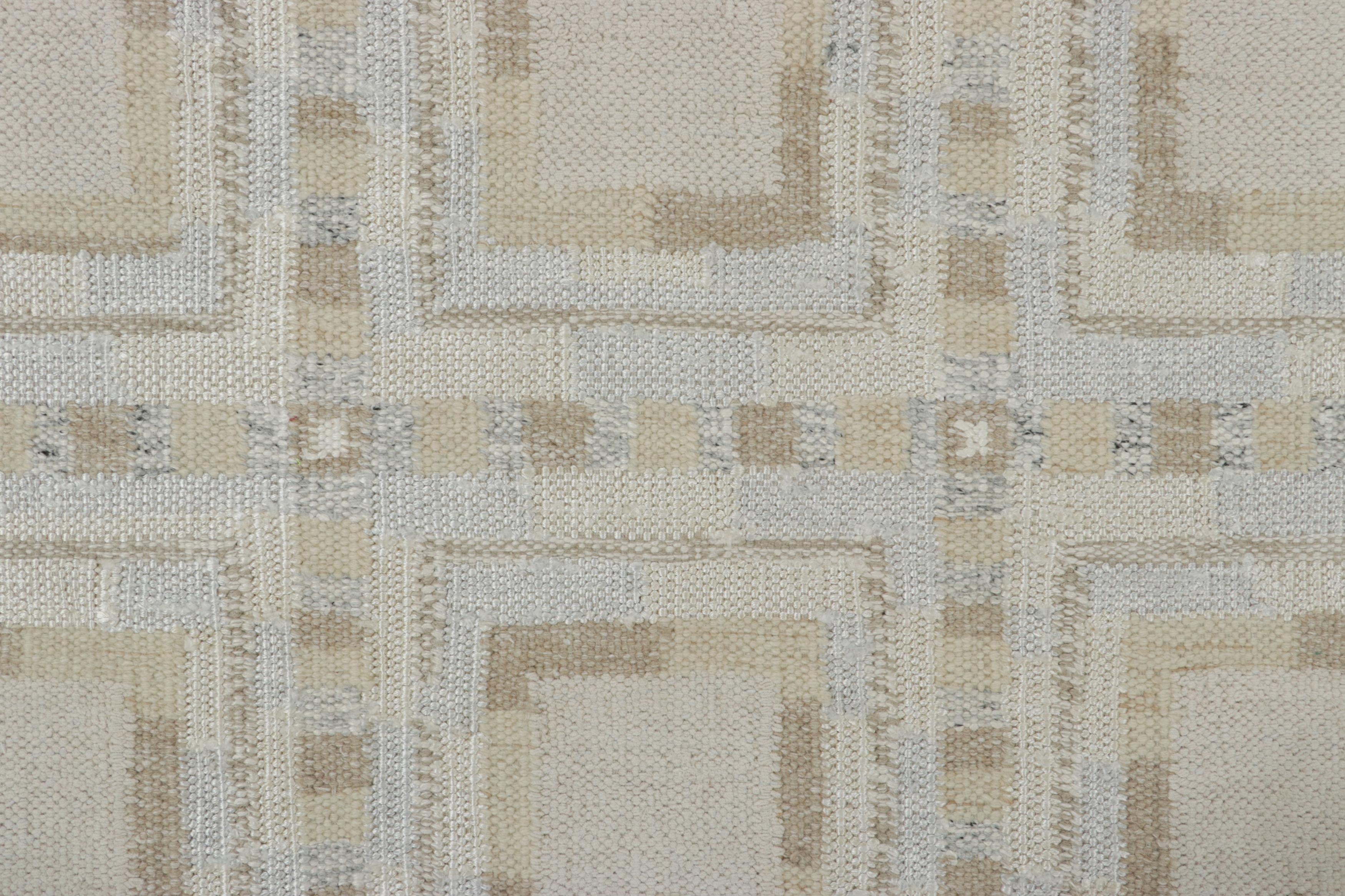 Rug & Kilim's Teppich im skandinavischen Stil in Weiß und Eisblau mit geometrischen Mustern (Skandinavische Moderne) im Angebot