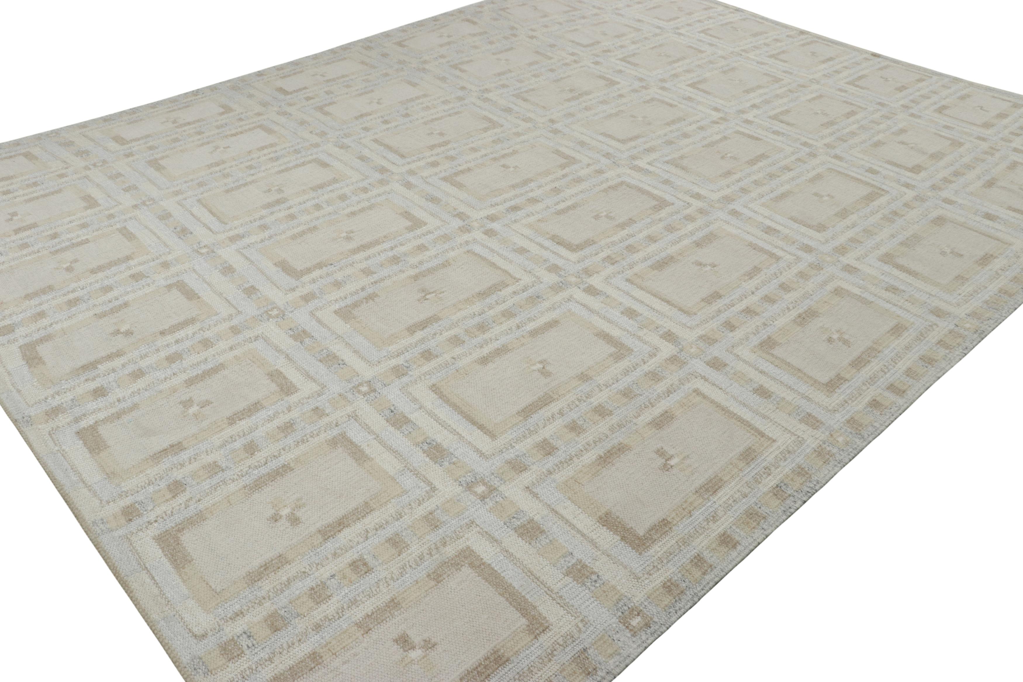 Rug & Kilim's Teppich im skandinavischen Stil in Weiß und Eisblau mit geometrischen Mustern (Indisch) im Angebot