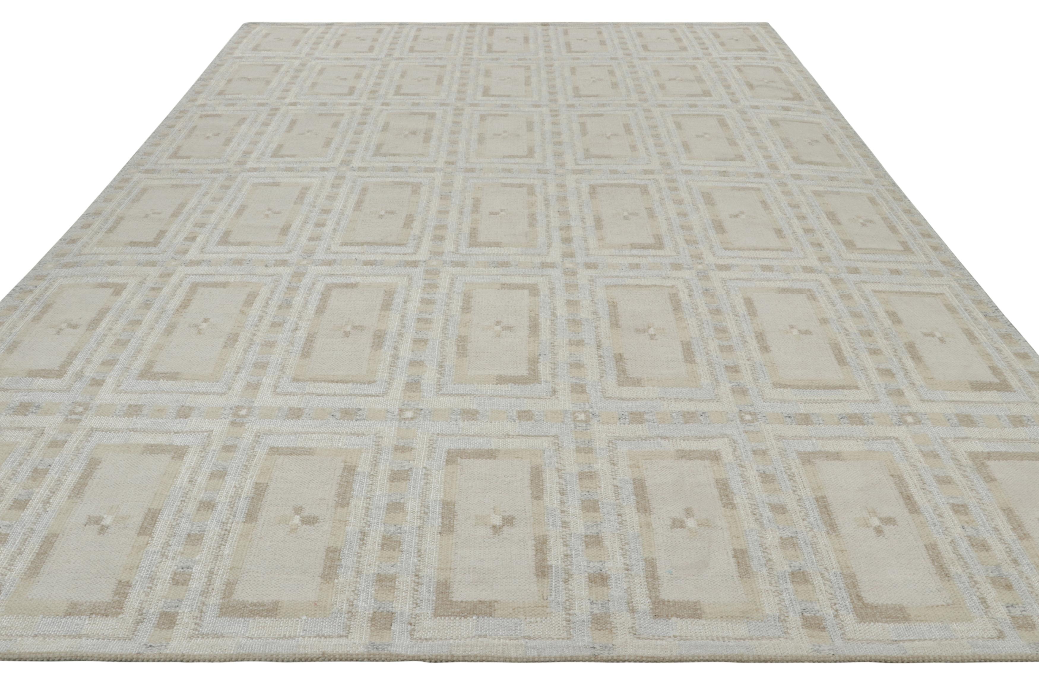 Rug & Kilim's Teppich im skandinavischen Stil in Weiß und Eisblau mit geometrischen Mustern (Handgewebt) im Angebot