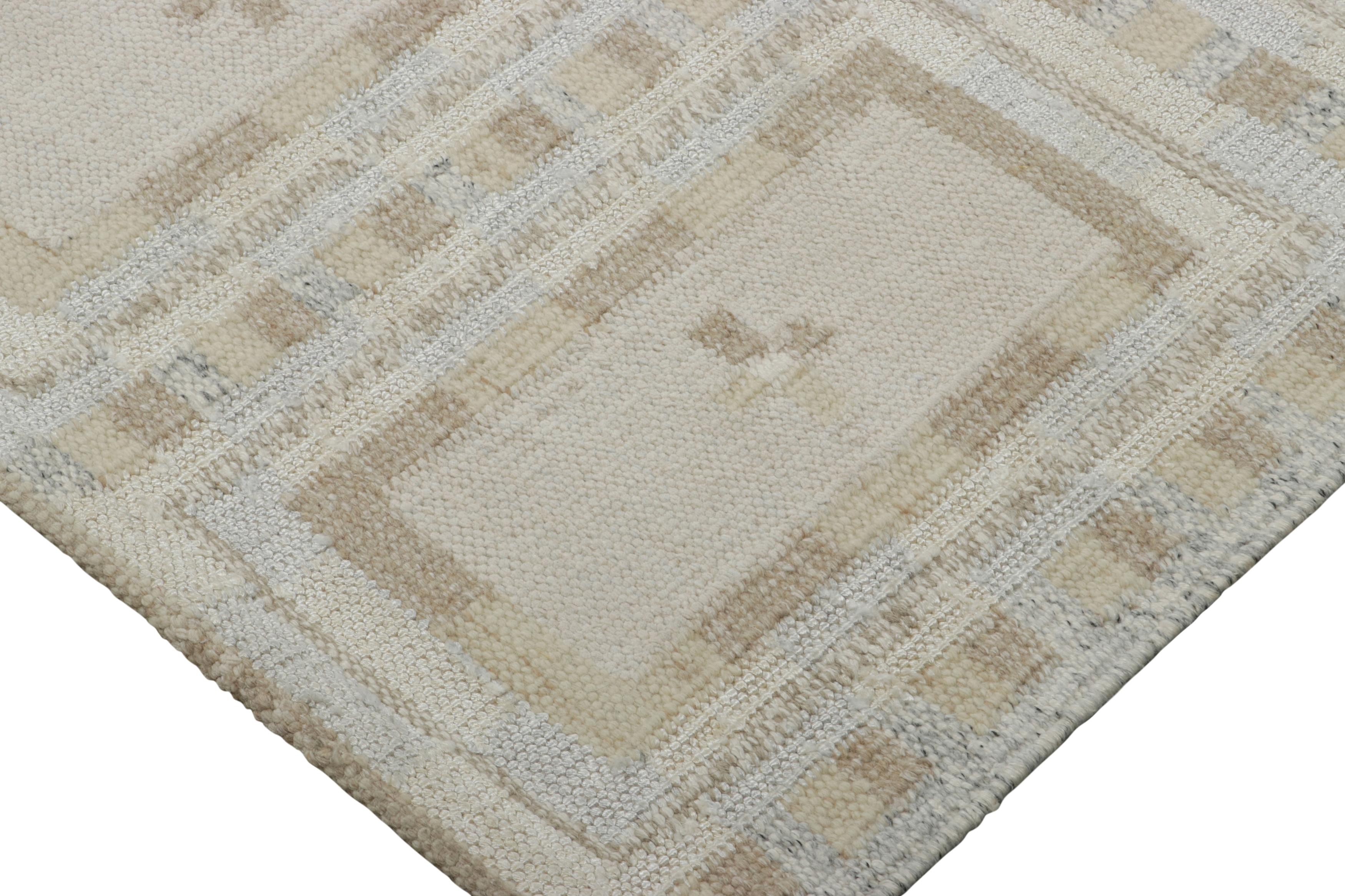 Rug & Kilim's Teppich im skandinavischen Stil in Weiß und Eisblau mit geometrischen Mustern im Zustand „Neu“ im Angebot in Long Island City, NY