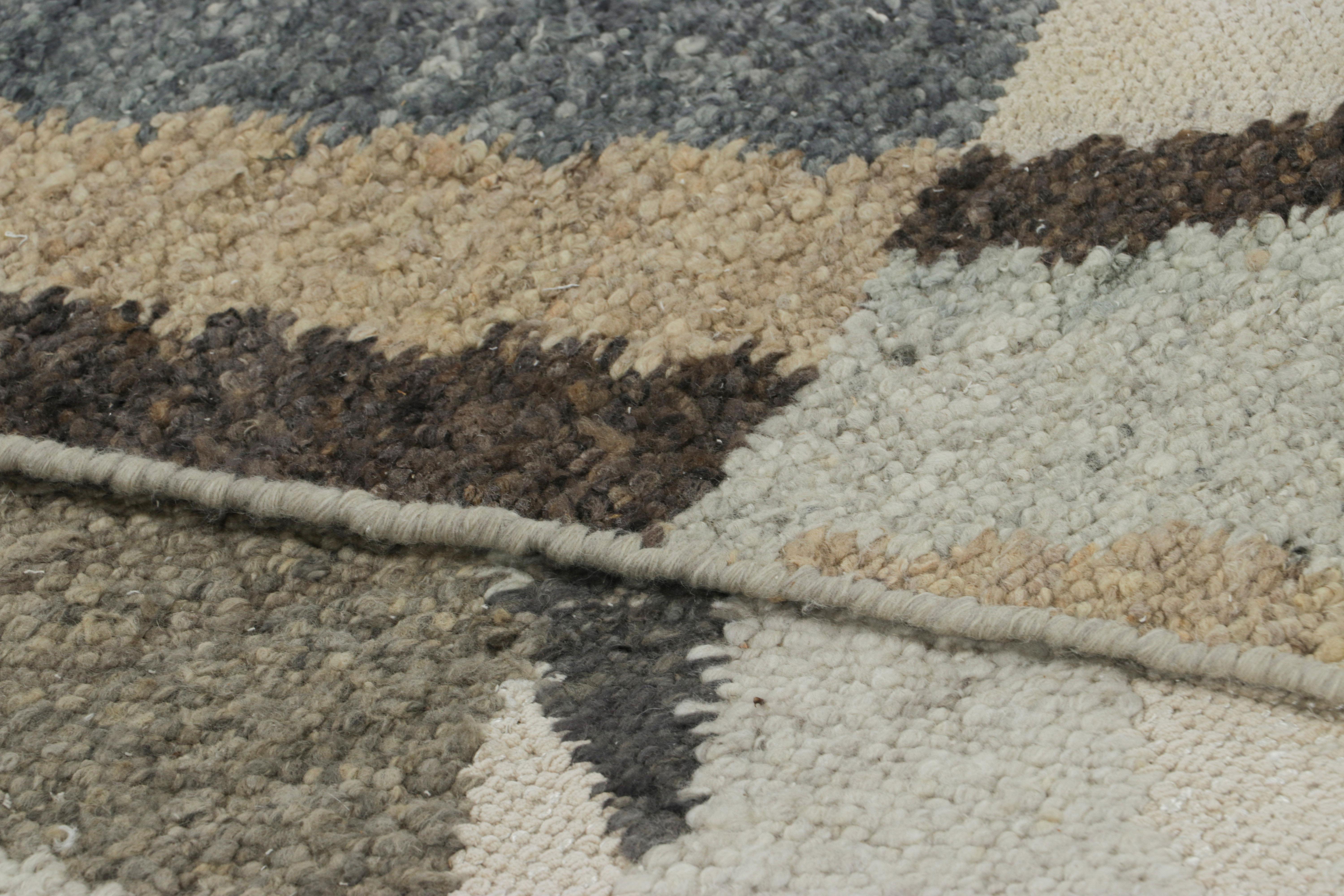 Rug & Kilim's Teppich im skandinavischen Stil in Weiß, Beige und Grau mit geometrischen Mustern (21. Jahrhundert und zeitgenössisch) im Angebot