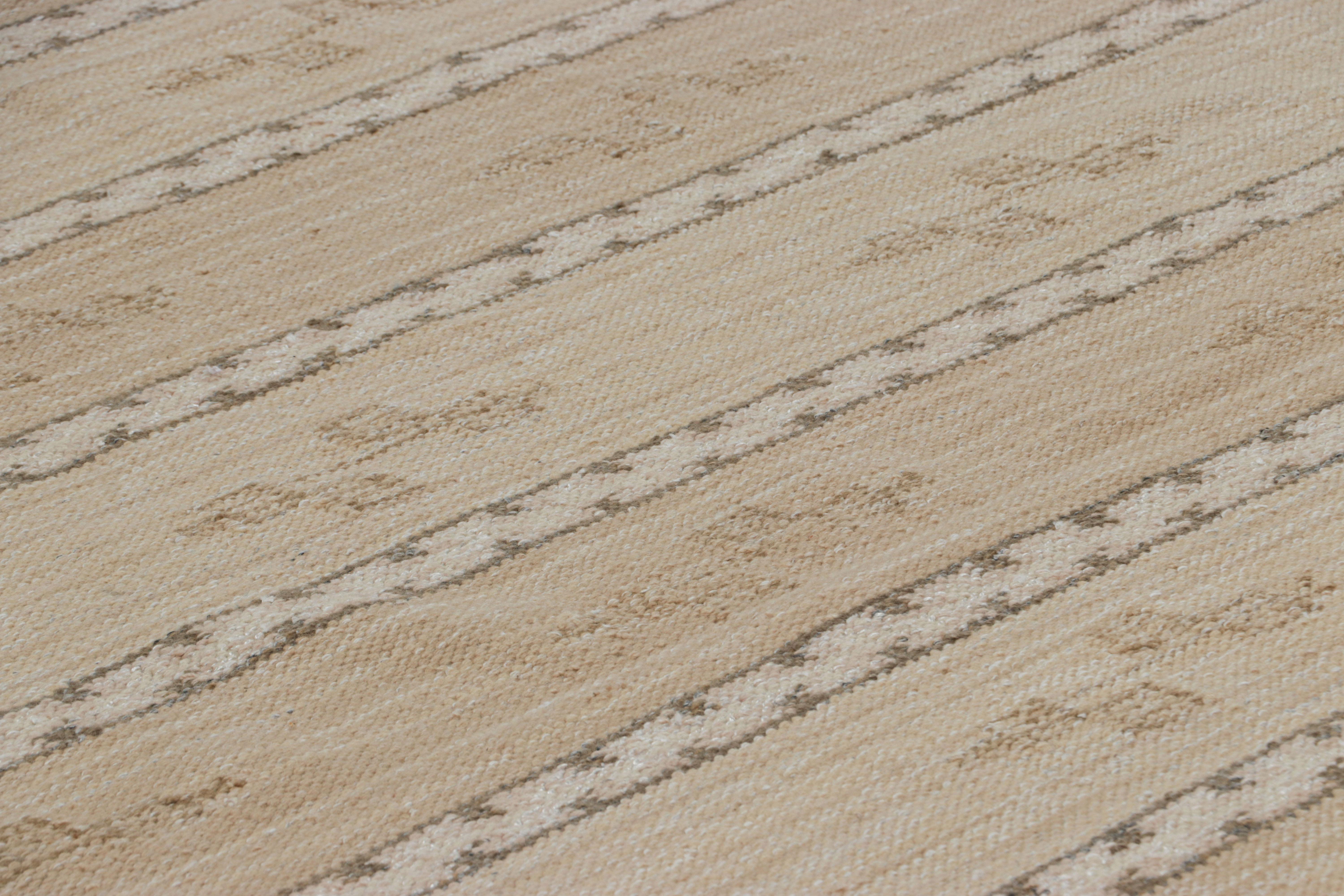 Fabriqué en laine tissée à la main, ce tapis 10x14 est un nouvel ajout à la collection de tapis scandinaves de Rug & Kilim - une réimagination contemporaine du minimalisme suédois et des tapis et textiles vintage des traditions Rollakan et Rya.

Sur