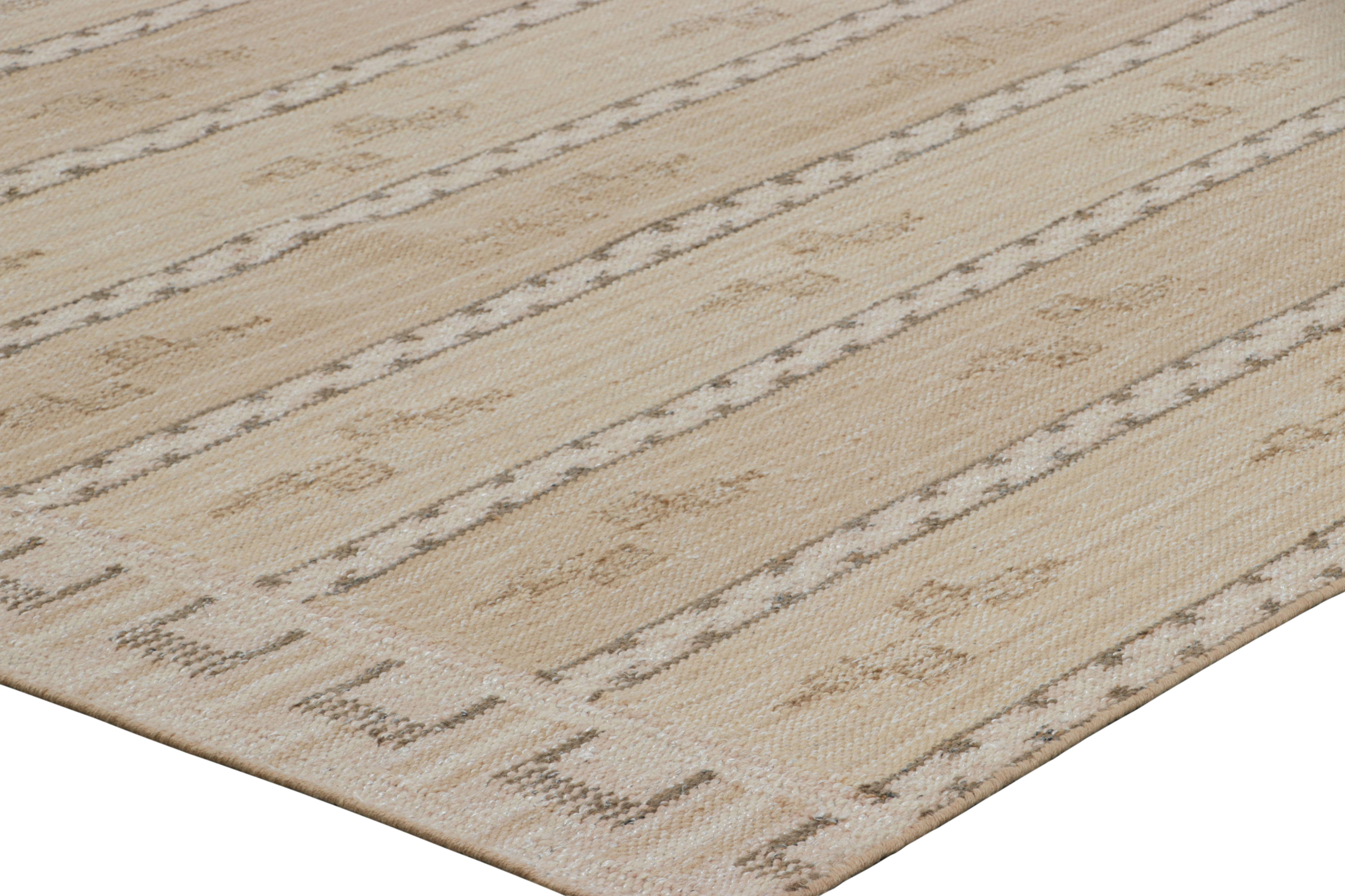 XXIe siècle et contemporain Tapis de style scandinave de Rug & Kilim, pêche avec motifs géométriques beige-brun en vente