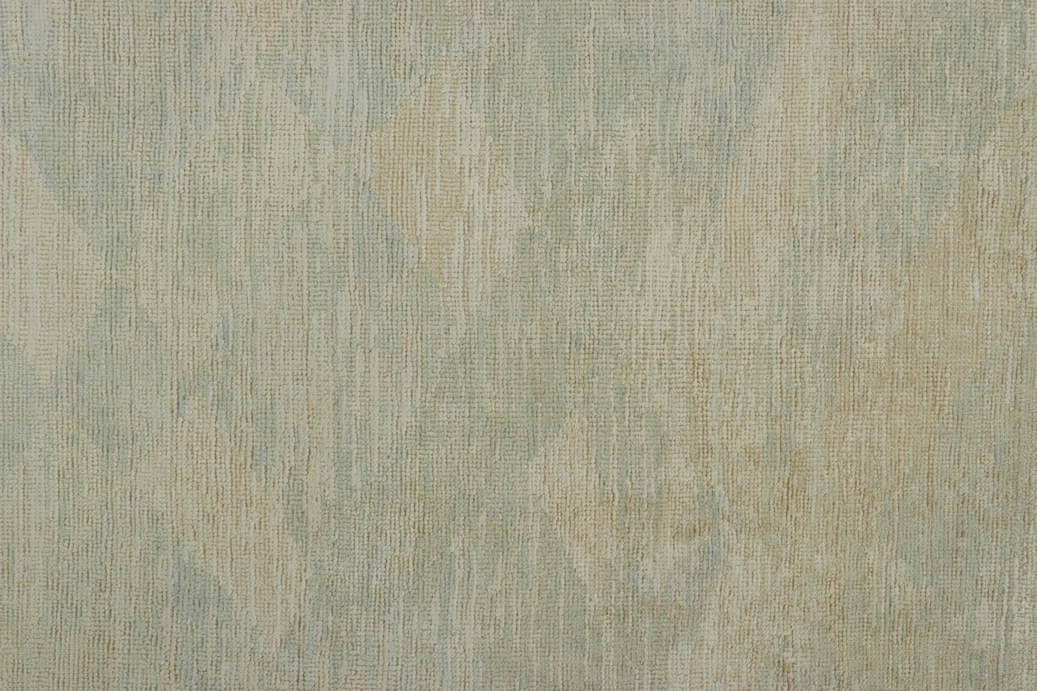 Scandinavian Modern Rug & Kilim’s Scandinavian Style Rug, Subtle Geometric Pattern in Cream and Blue For Sale