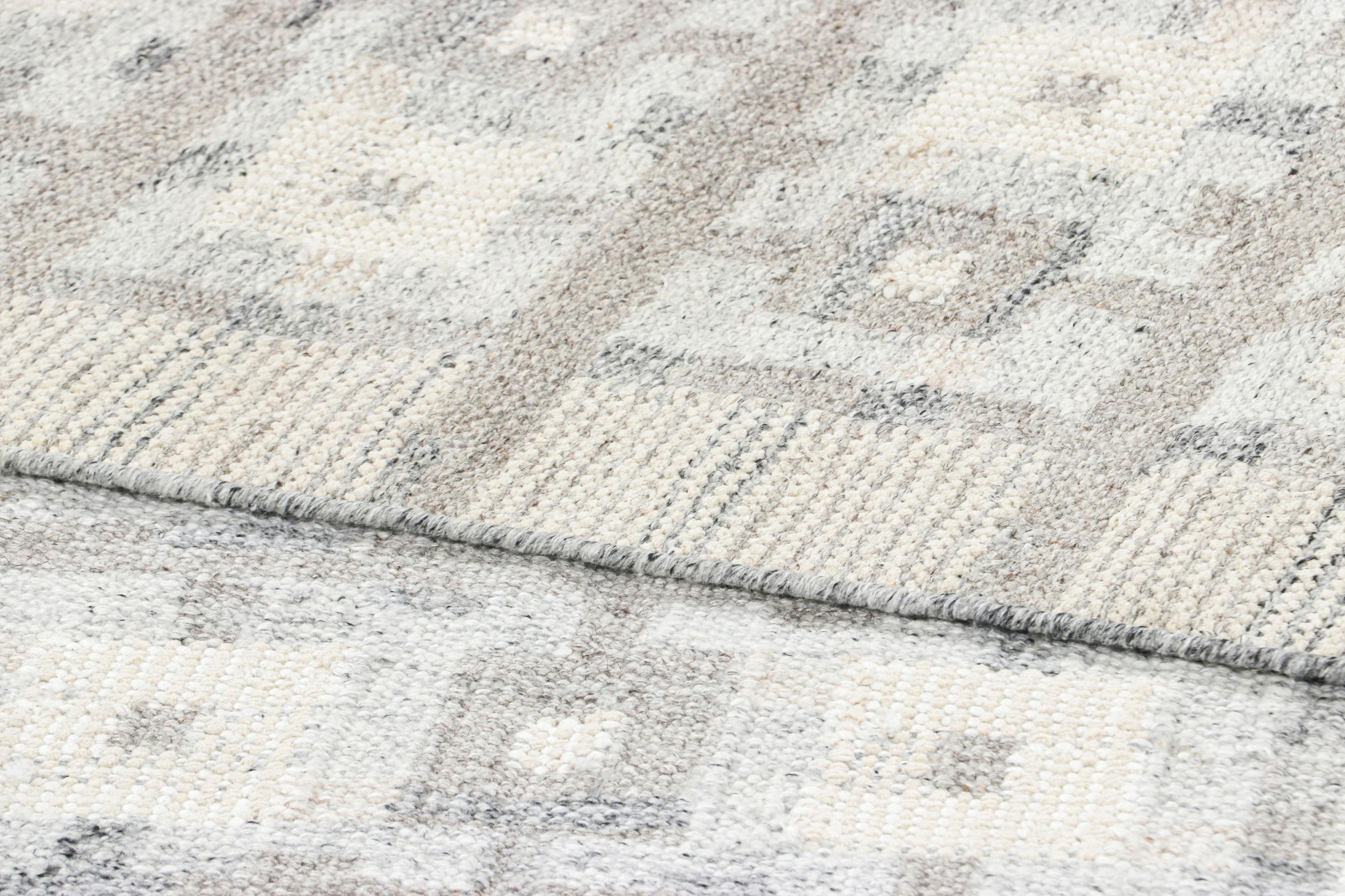 Contemporary Rug & Kilim’s Scandinavian Style Rug, White and Gray Geometric Patterns For Sale