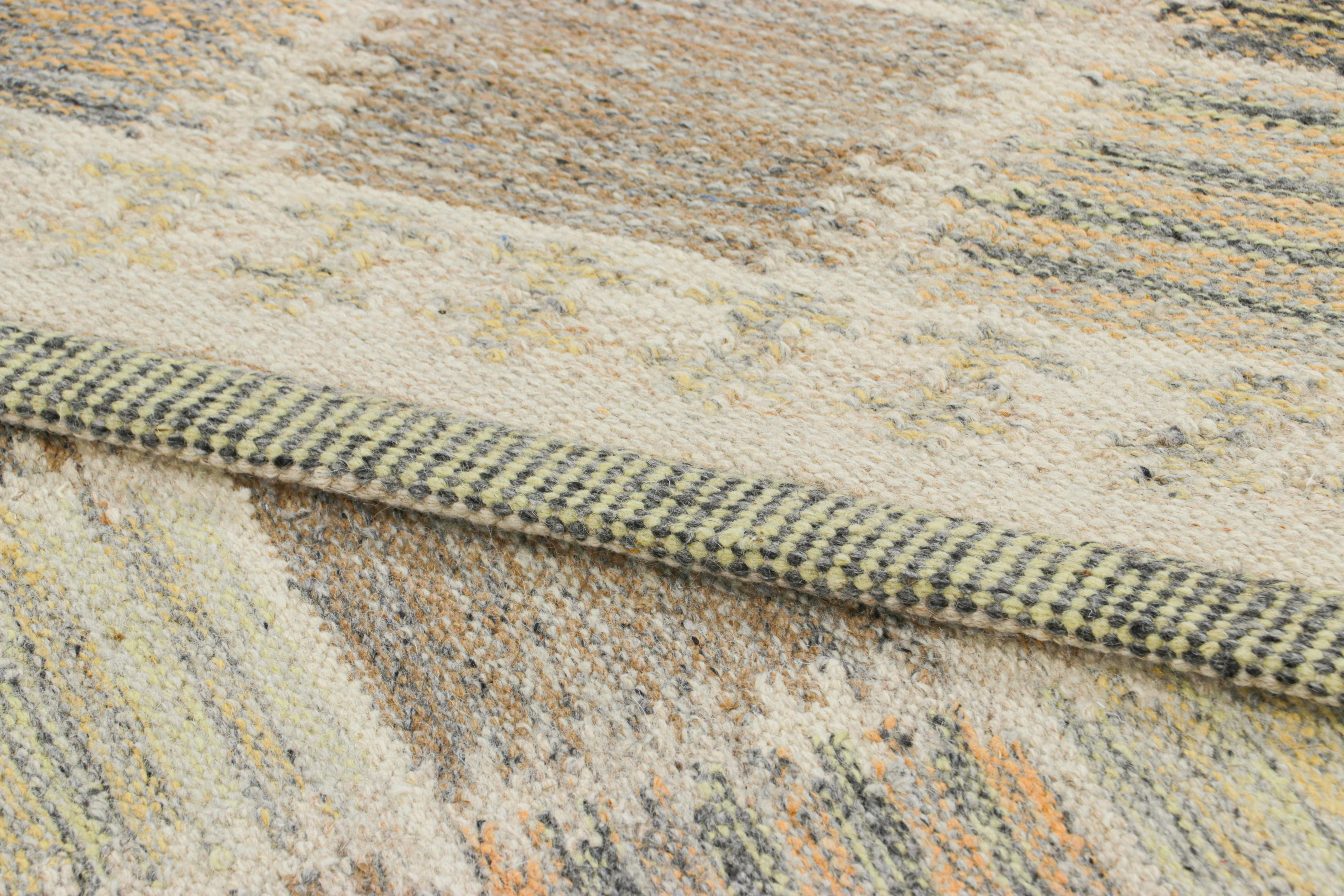 Rug & Kilim's Teppich im skandinavischen Stil, Weiß mit polychromem, geometrischem Muster (21. Jahrhundert und zeitgenössisch) im Angebot