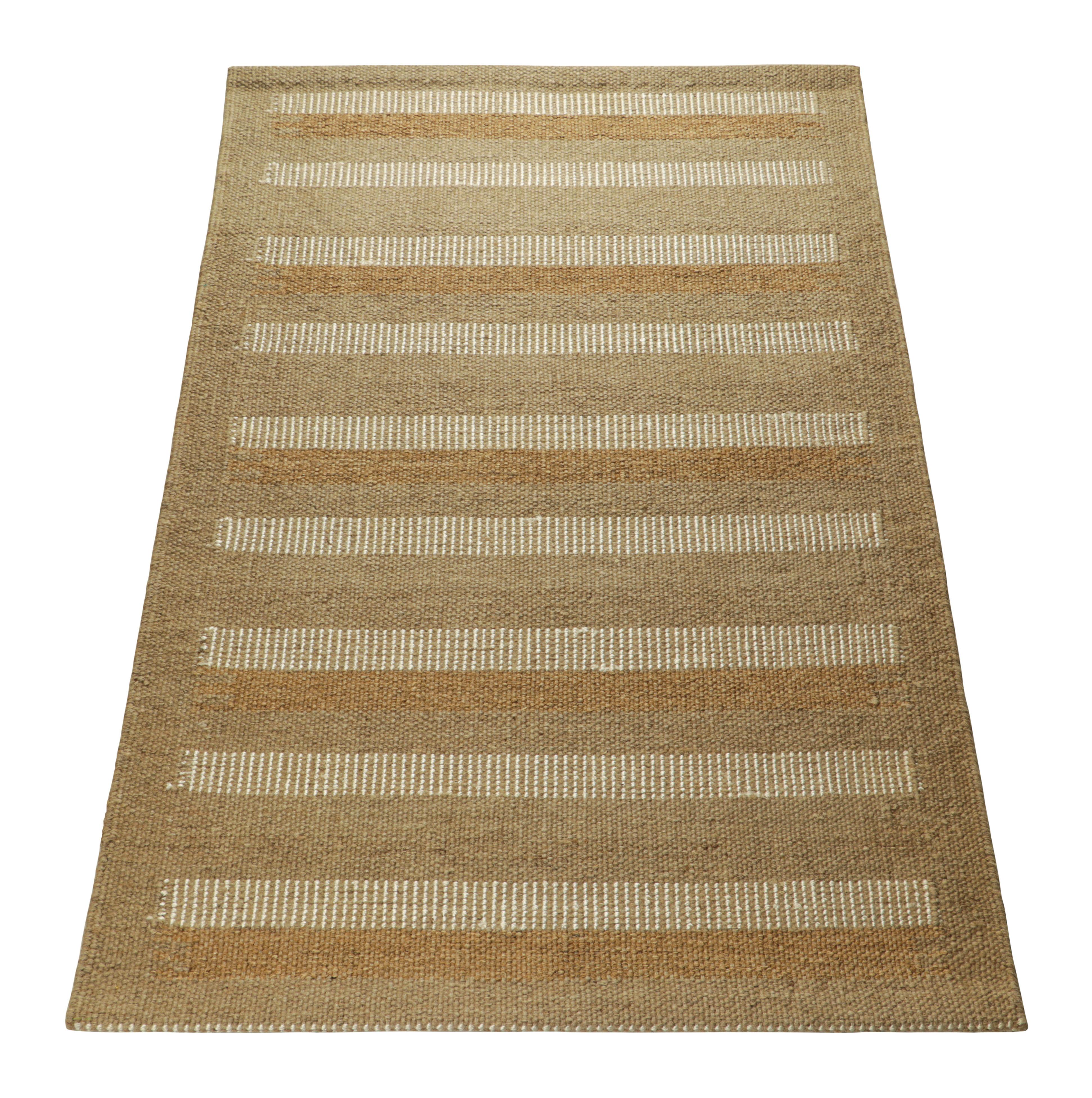 Indiano Rug & Kilim è un tappeto in stile scandinavo con strisce geometriche beige e taupe in vendita