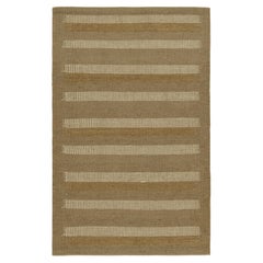 Tapis de style scandinave à rayures géométriques beige et taupe de Rug & Kilim