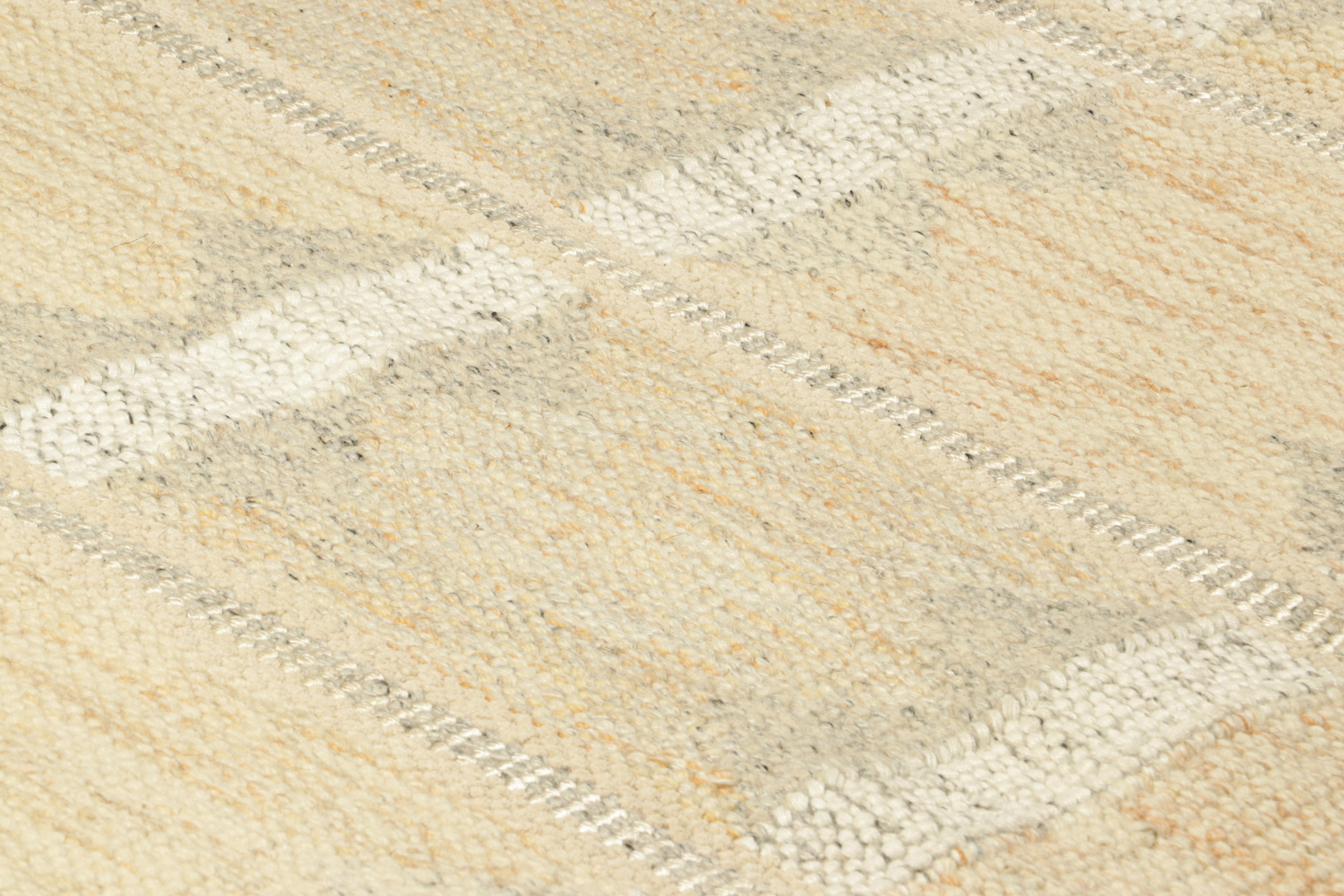 Questo tappeto svedese 3x5 è un'audace novità della collezione scandinava di Rug & Kilim. Tessuta a mano in un intreccio piatto di lana con filati naturali non tinti, il suo design si ispira ai modelli minimalisti svedesi.

Sul design: 

Gli