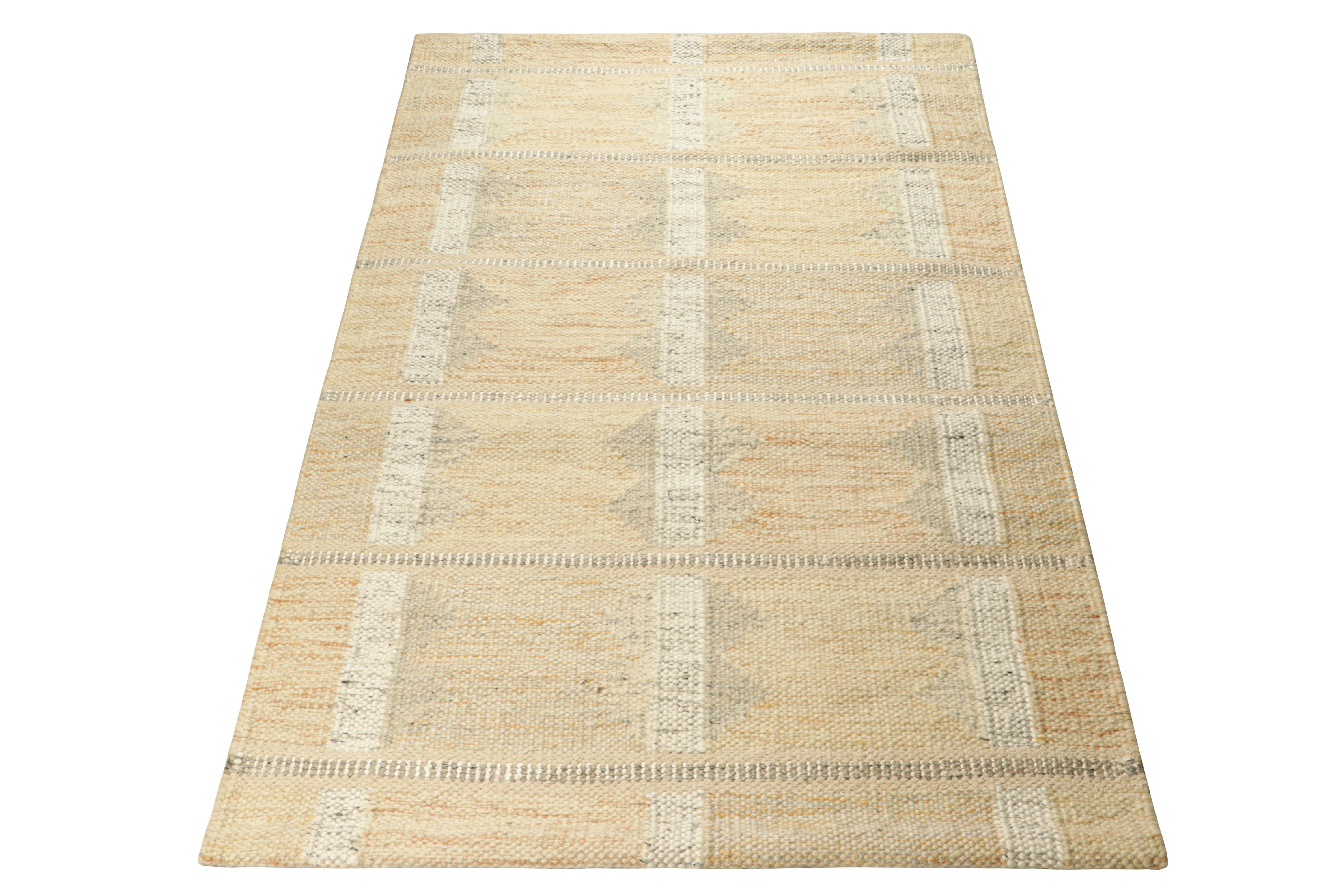 Tessuto a mano Tappeto in stile scandinavo Rug & Kilim con motivi geometrici beige-marrone in vendita