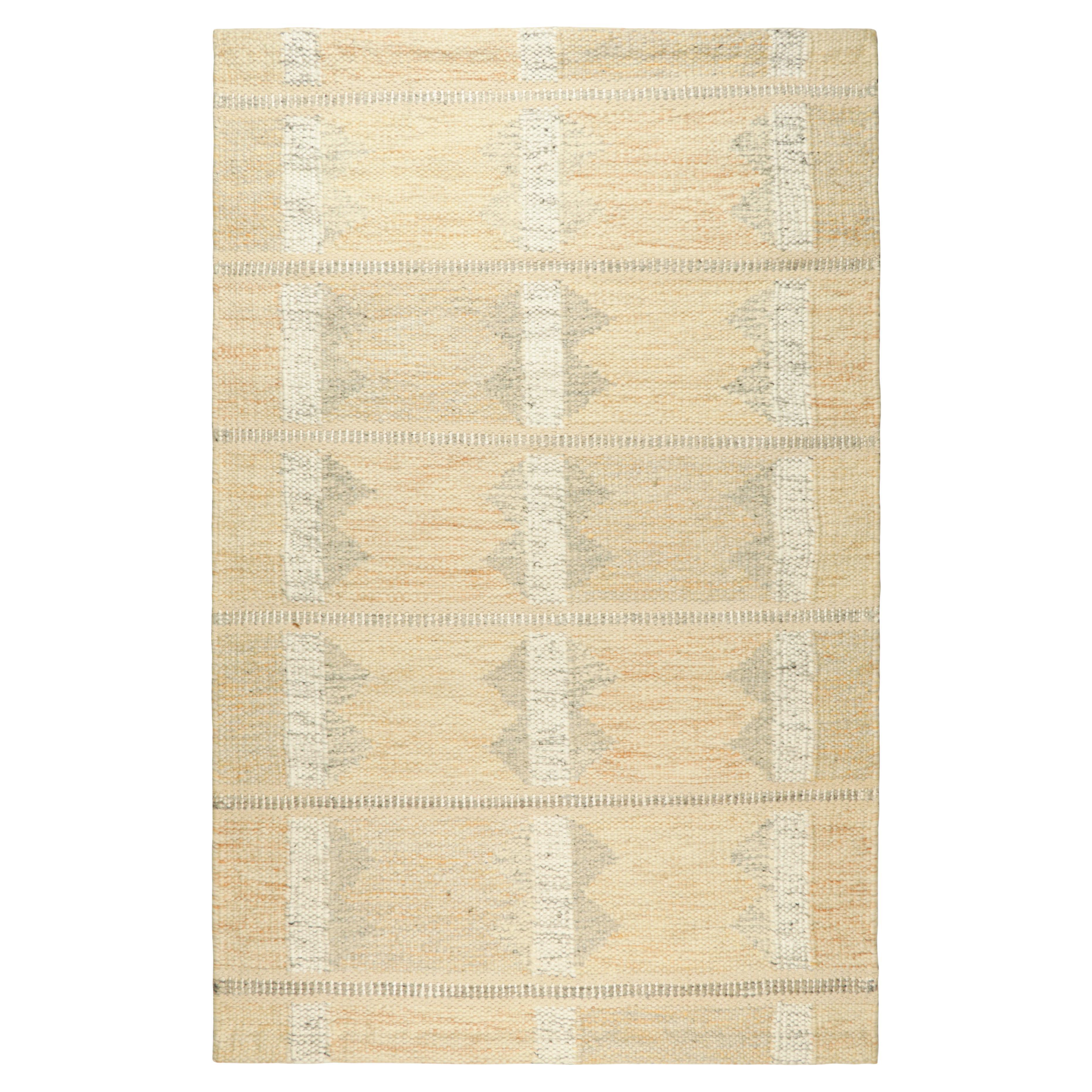 Tapis de style scandinave à motifs géométriques beige-brun de Rug & Kilim