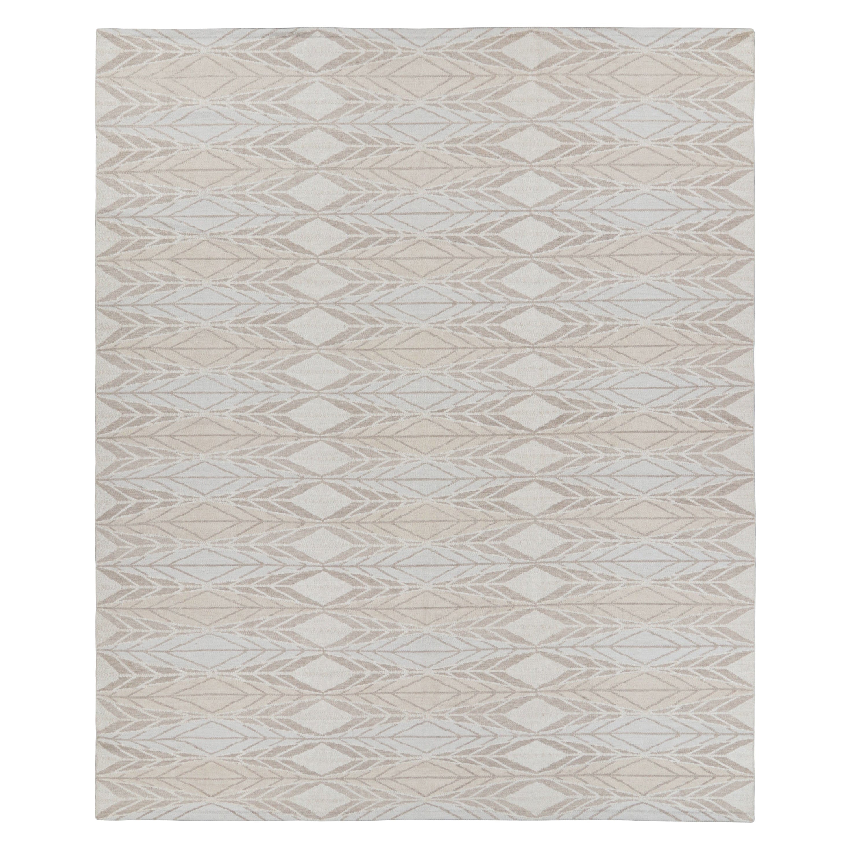 Rug
Kilim
s Teppich im skandinavischen Stil mit beige-weißen und grauen geometrischen Mustern