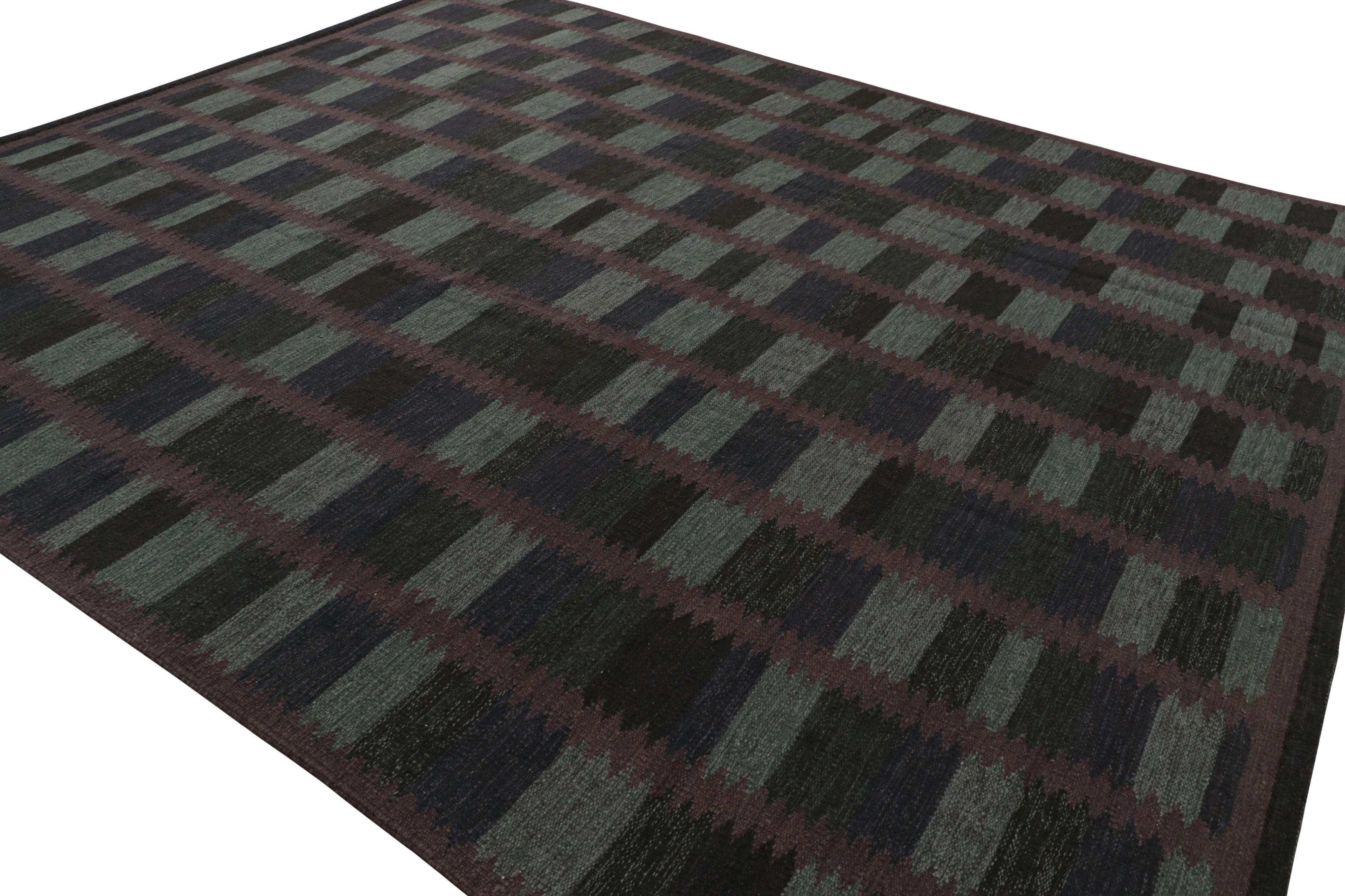 Tessuto a mano Tappeto in stile scandinavo Rug & Kilim con motivo geometrico nero, grigio e viola in vendita