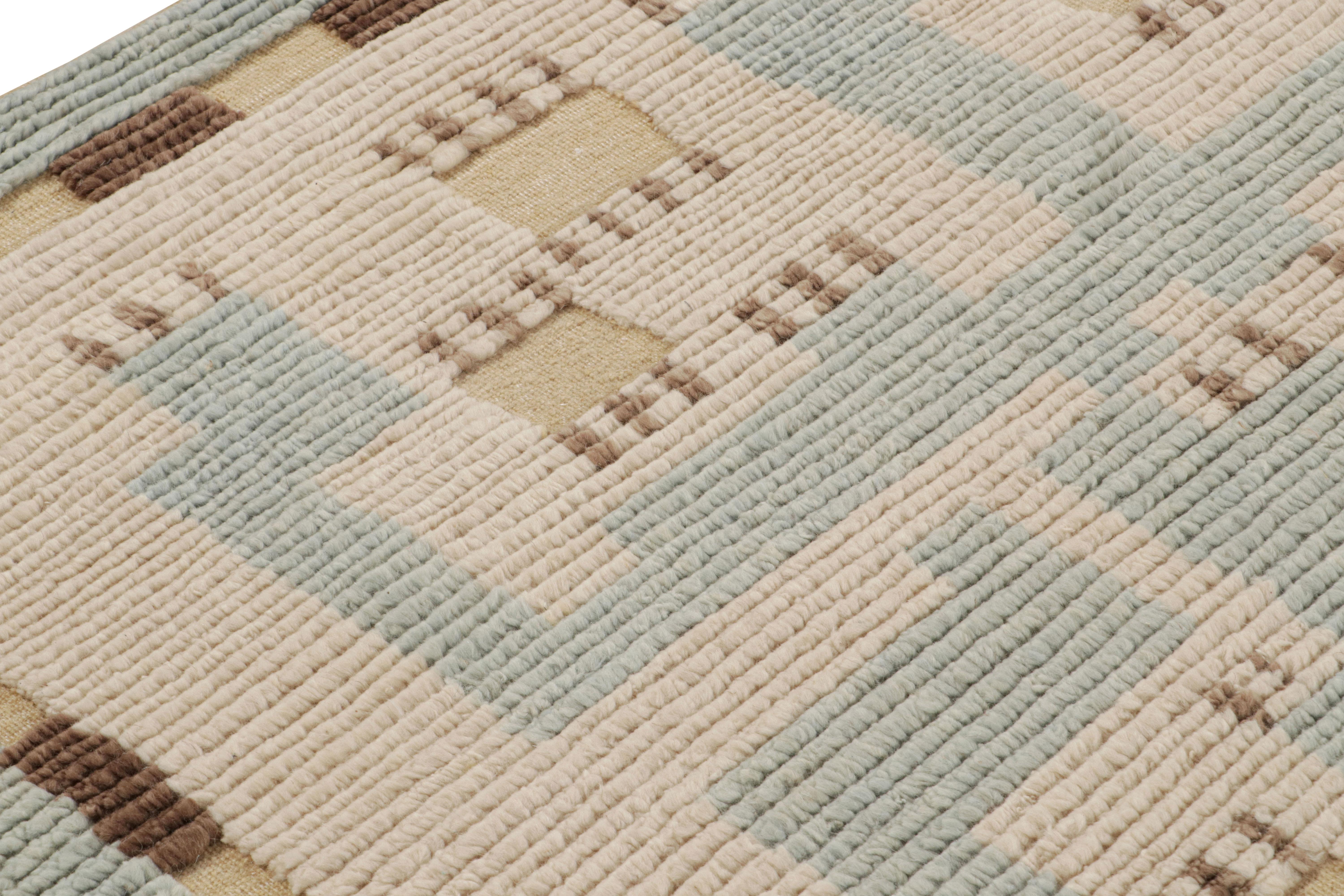 Indien Tapis de style scandinave à motifs géométriques bleus et beiges de Rug & Kilim en vente