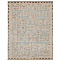 Rug & Kilim's Teppich im skandinavischen Stil mit geometrischen Mustern in Blau und Beige