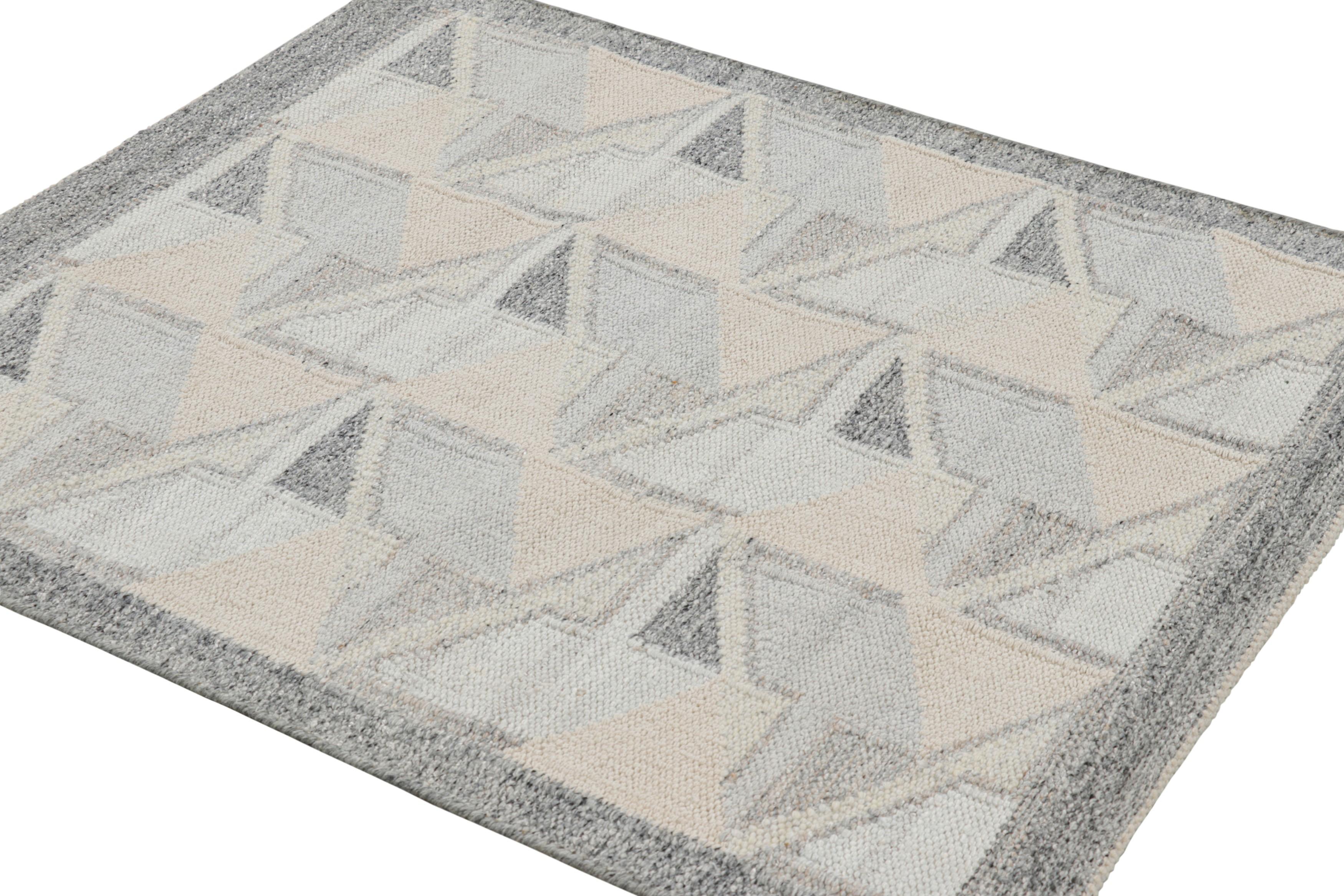 Rug & Kilim's Teppich im skandinavischen Stil mit geometrischem Muster in Blau und Creme (Handgewebt) im Angebot