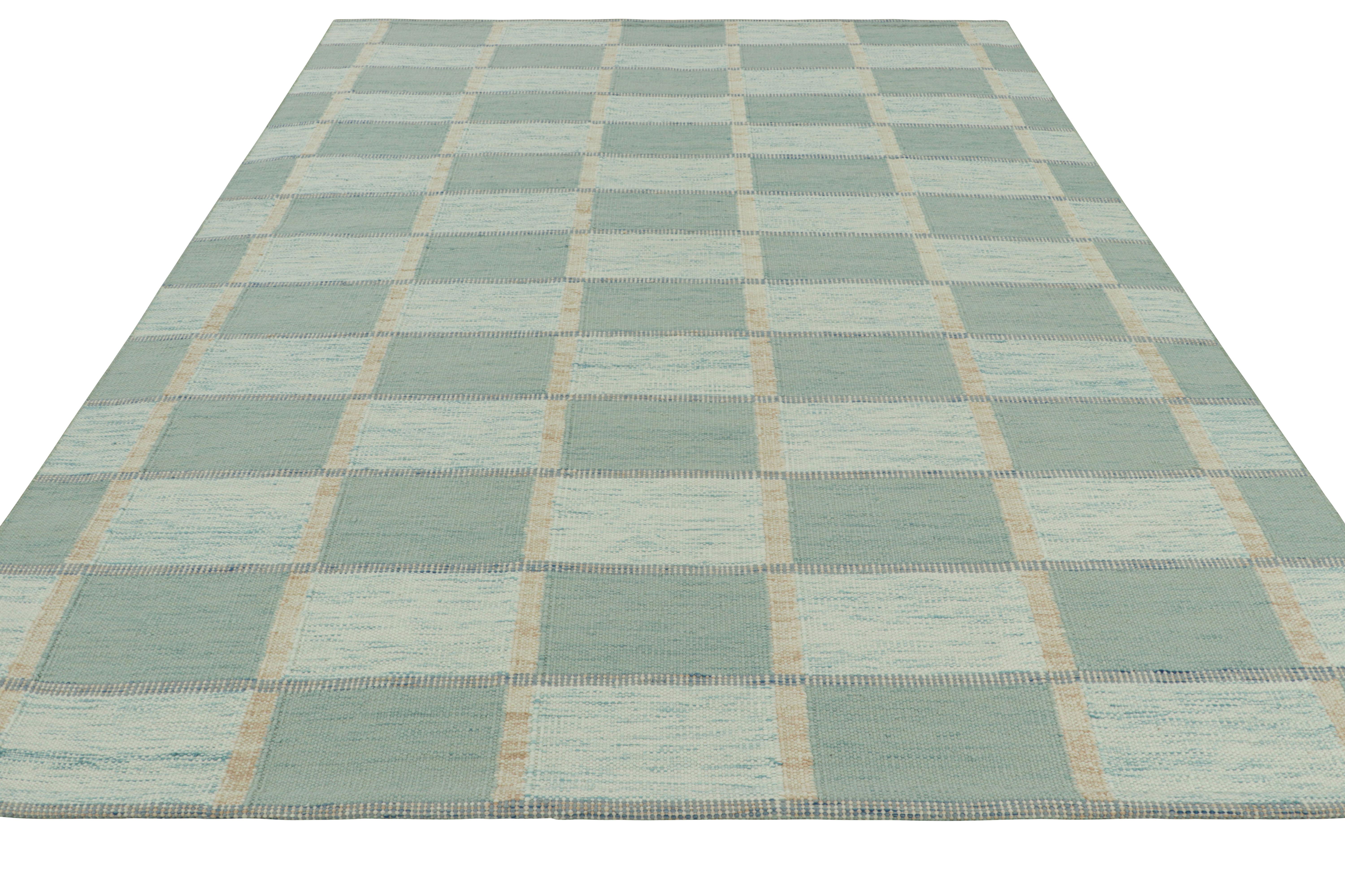 Tessuto a mano Tappeto in stile scandinavo Rug & Kilim con motivi geometrici blu e accenti beige in vendita