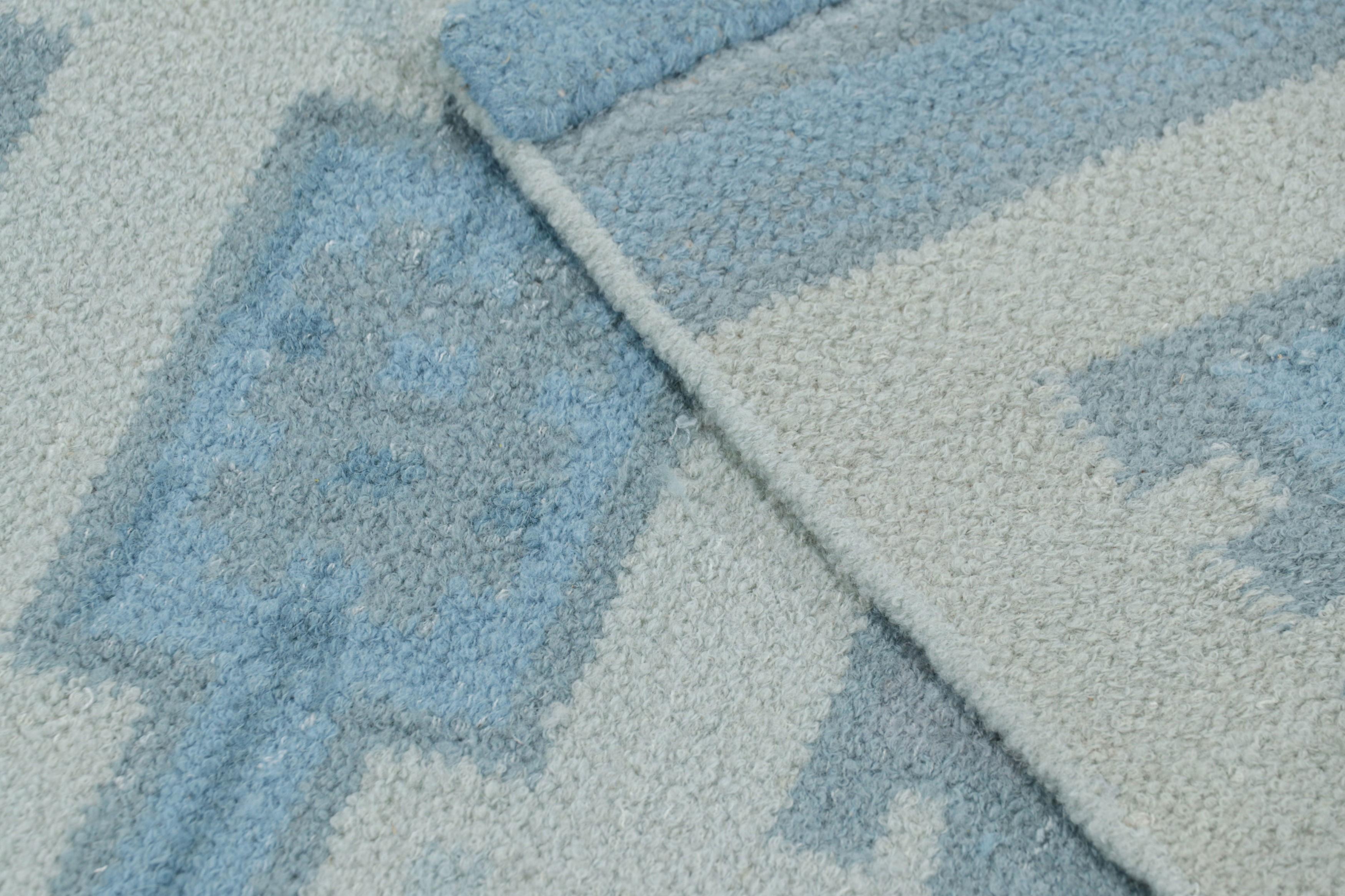 XXIe siècle et contemporain Tapis de style scandinave à motifs géométriques bleus de Rug & Kilim en vente