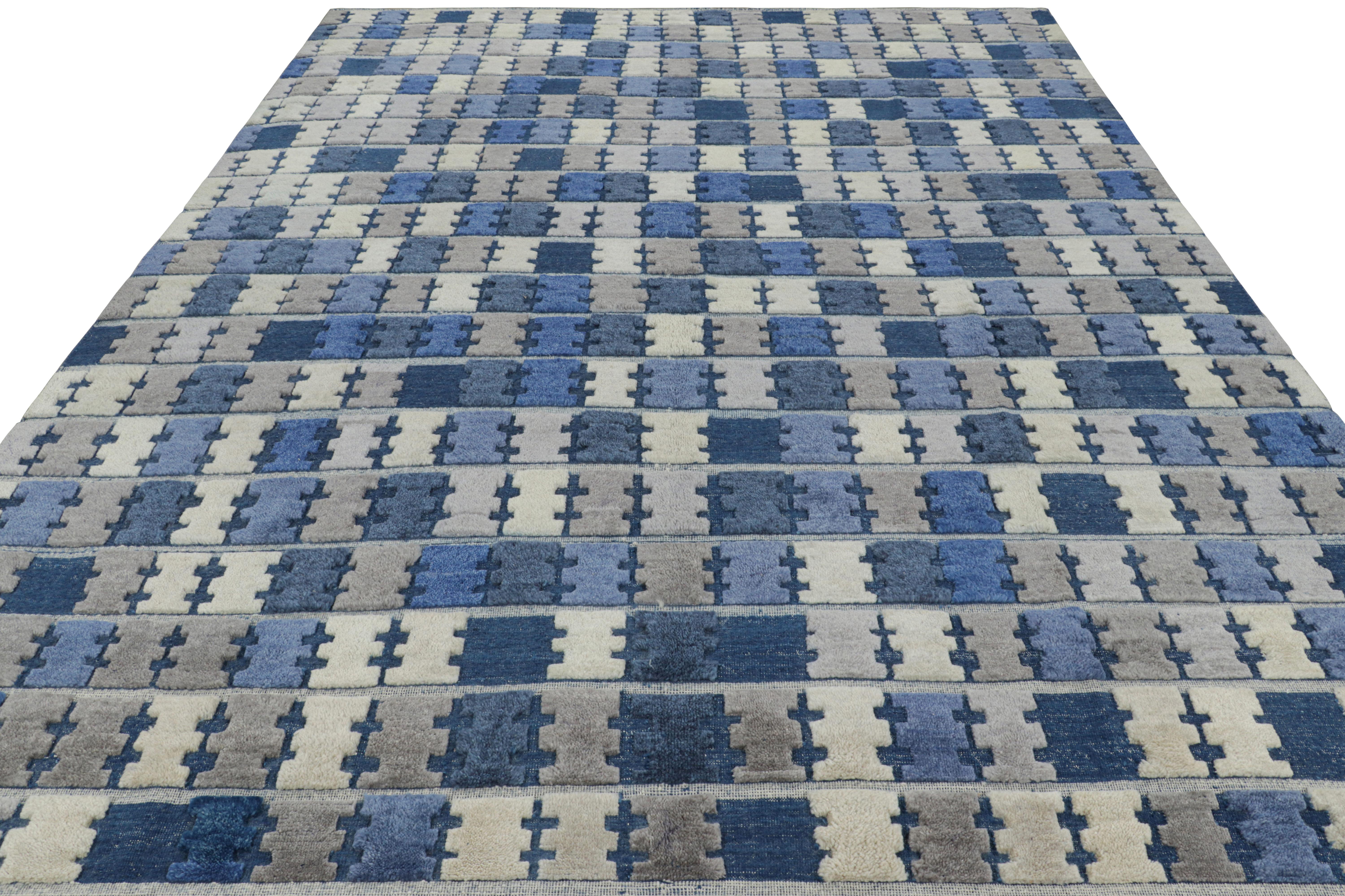 Rug & Kilim's Teppich im skandinavischen Stil mit blauem, grauem und cremefarbenem geometrischem Muster (Indisch) im Angebot
