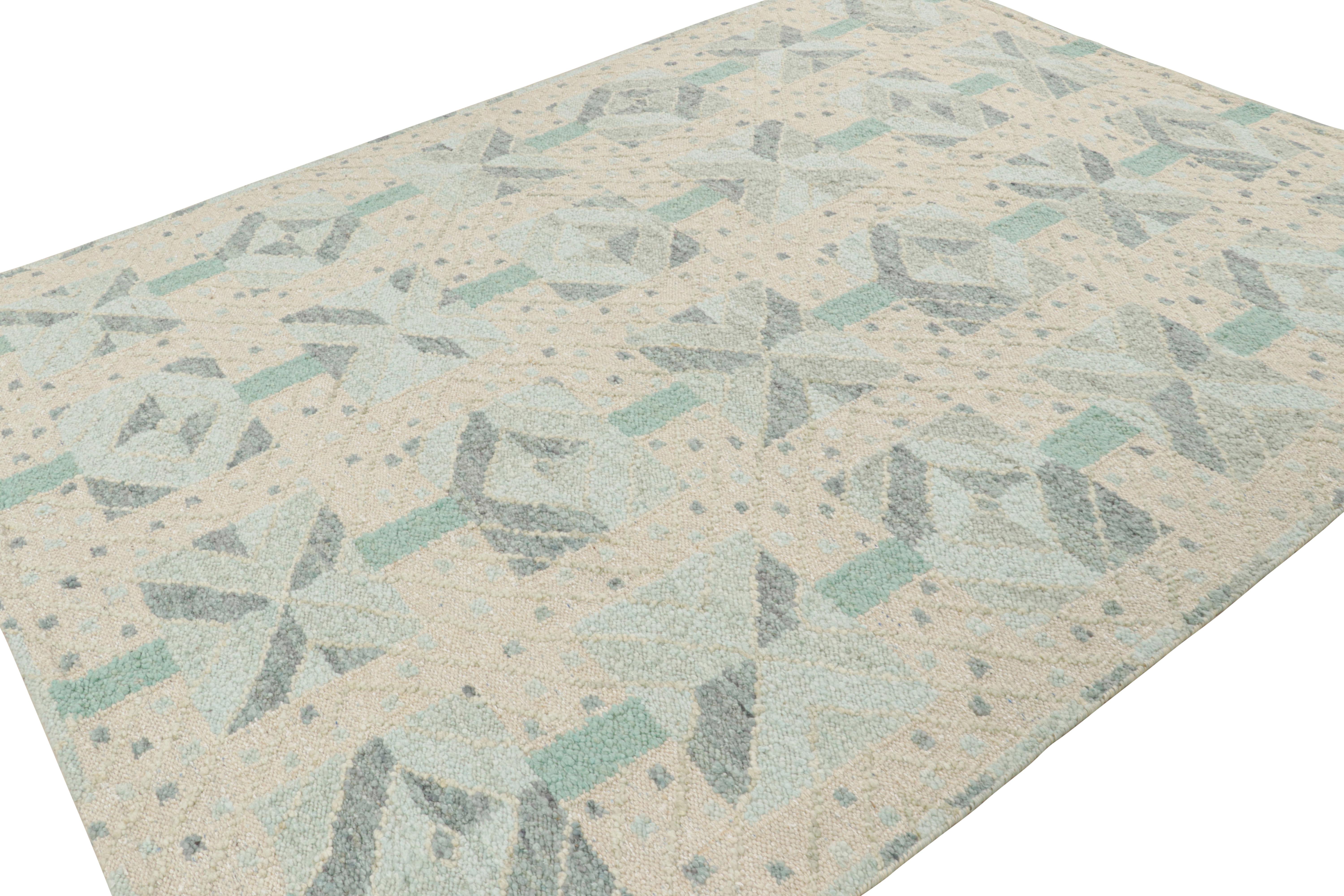 Indiano Rug & Kilim è un tappeto in stile scandinavo con colori blu, turchese e bianco sporco. in vendita