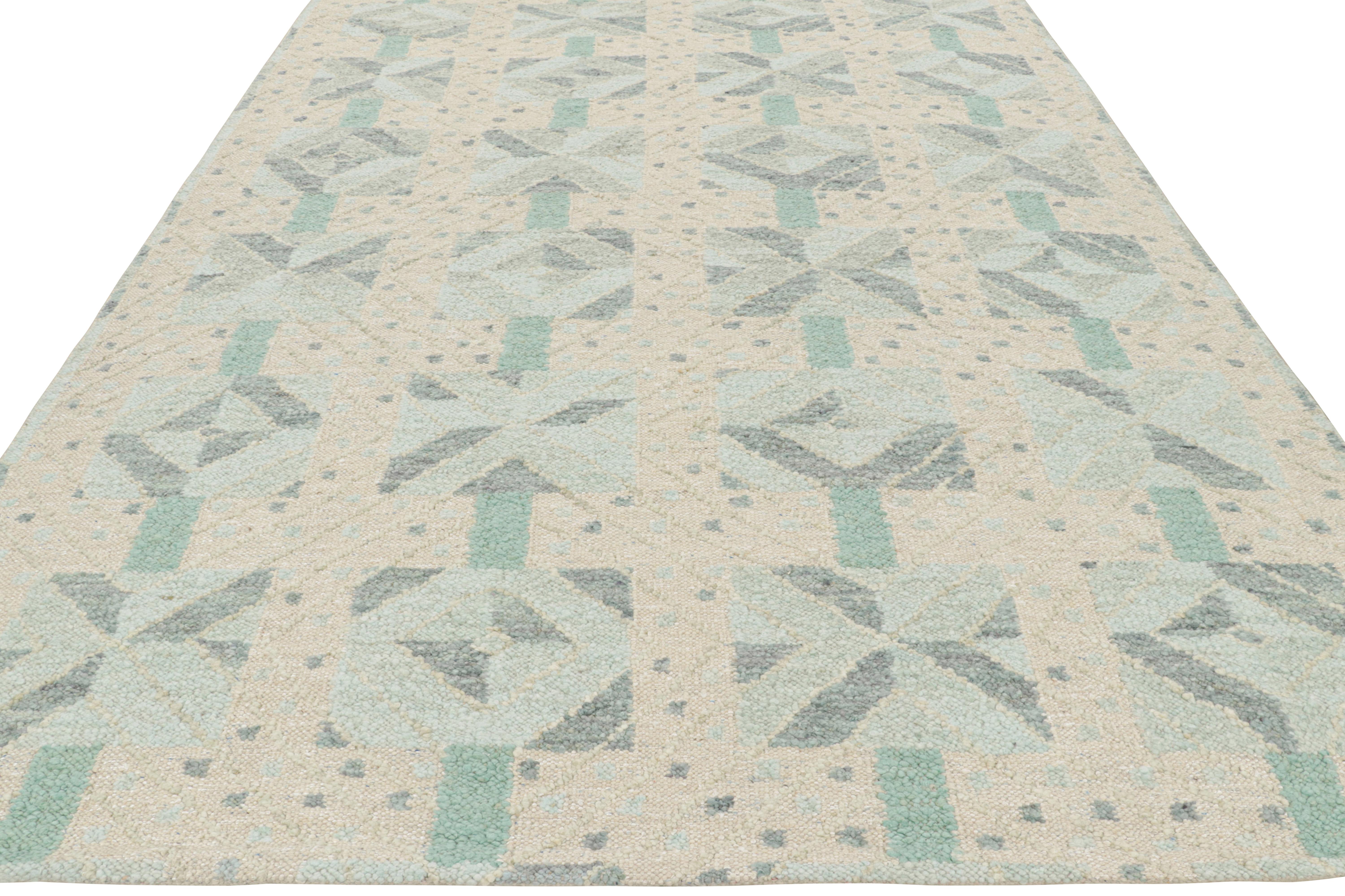 Tessuto a mano Rug & Kilim è un tappeto in stile scandinavo con colori blu, turchese e bianco sporco. in vendita